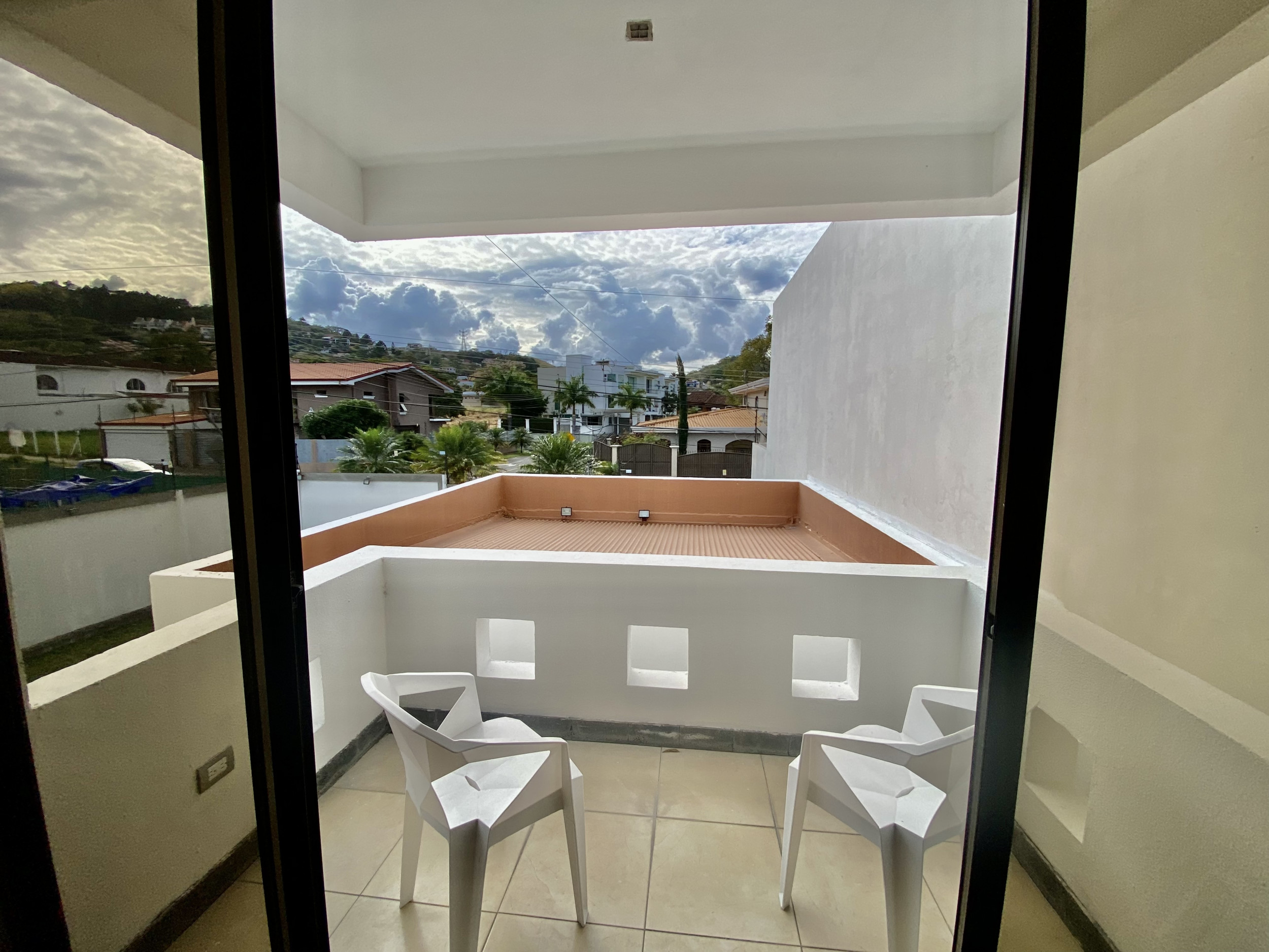 SOLD Luxury Contemporary Residence in Escazú: Spacious Living, Natural Light, and Exclusive Amenities in South Guachipelin