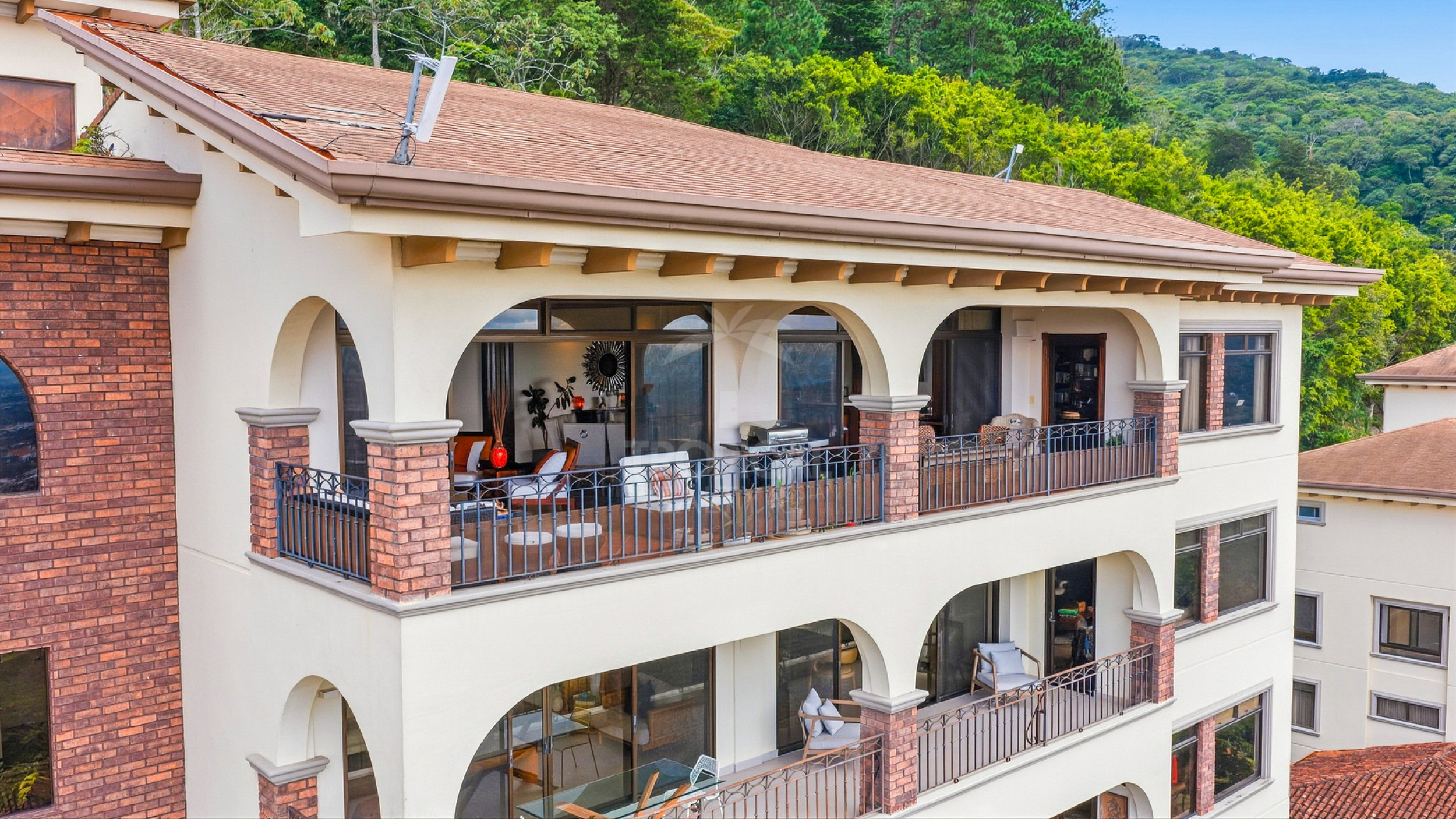 Vivir en las Nubes: Penthouse de 432 m² en Altos de Monasterio
