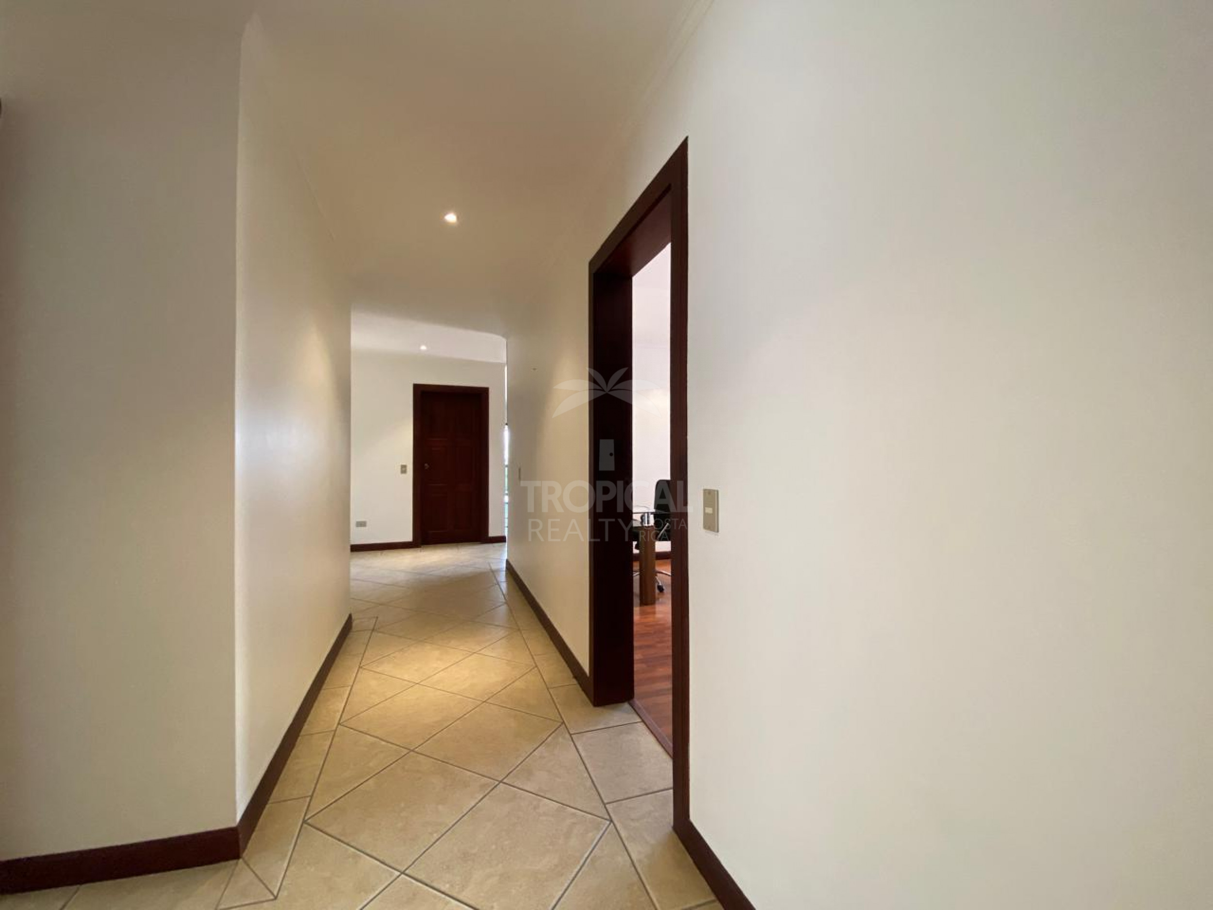 Spacious Semi-Furnished Apartment for Rent and Sale – Alto de las Palomas, Escazú
