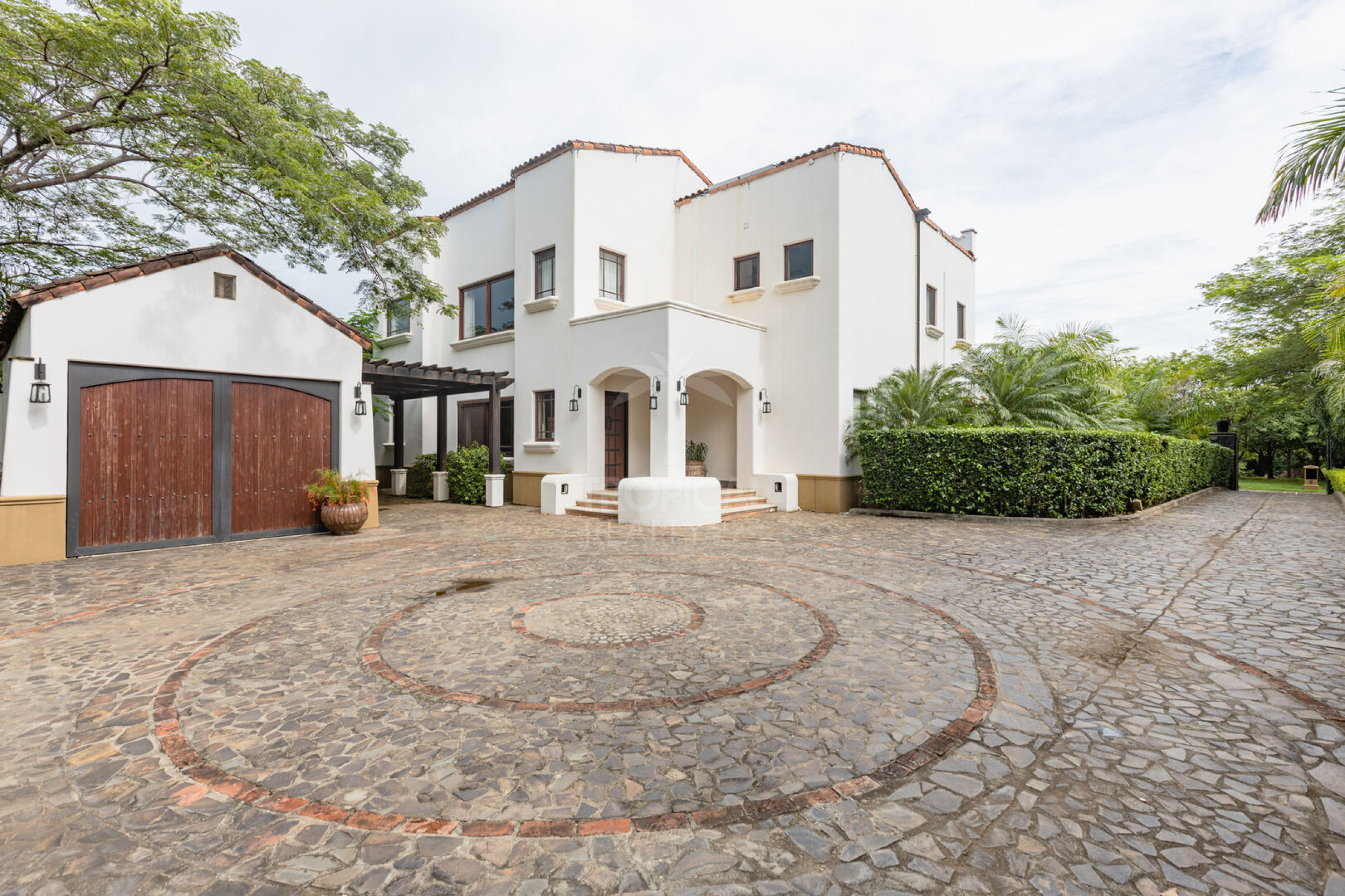 Luxury Spanish Colonial Home in Hacienda Pinilla – Infinity Pool & Resort Living