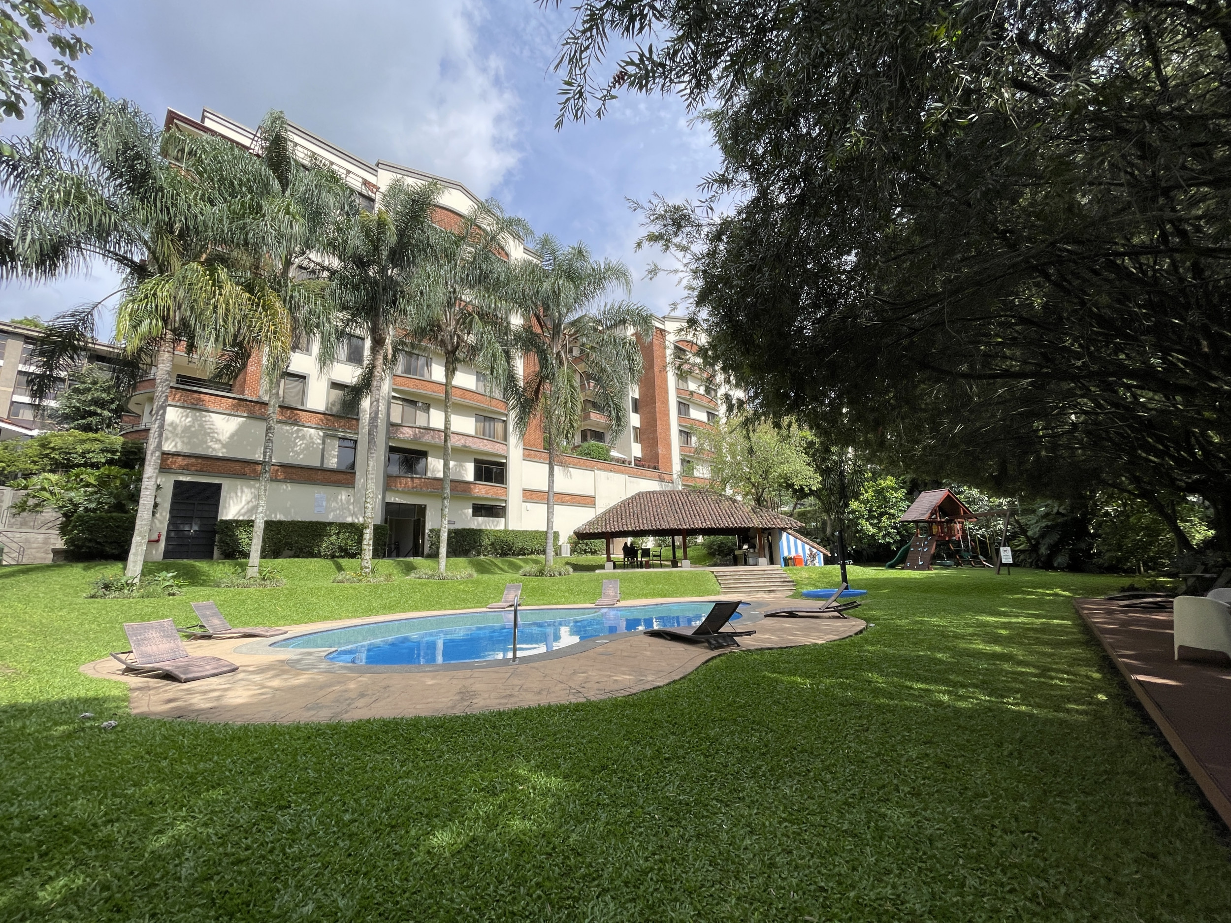 Prime Escazu: Reconfigurable 2BR in Condado del Country SOLD