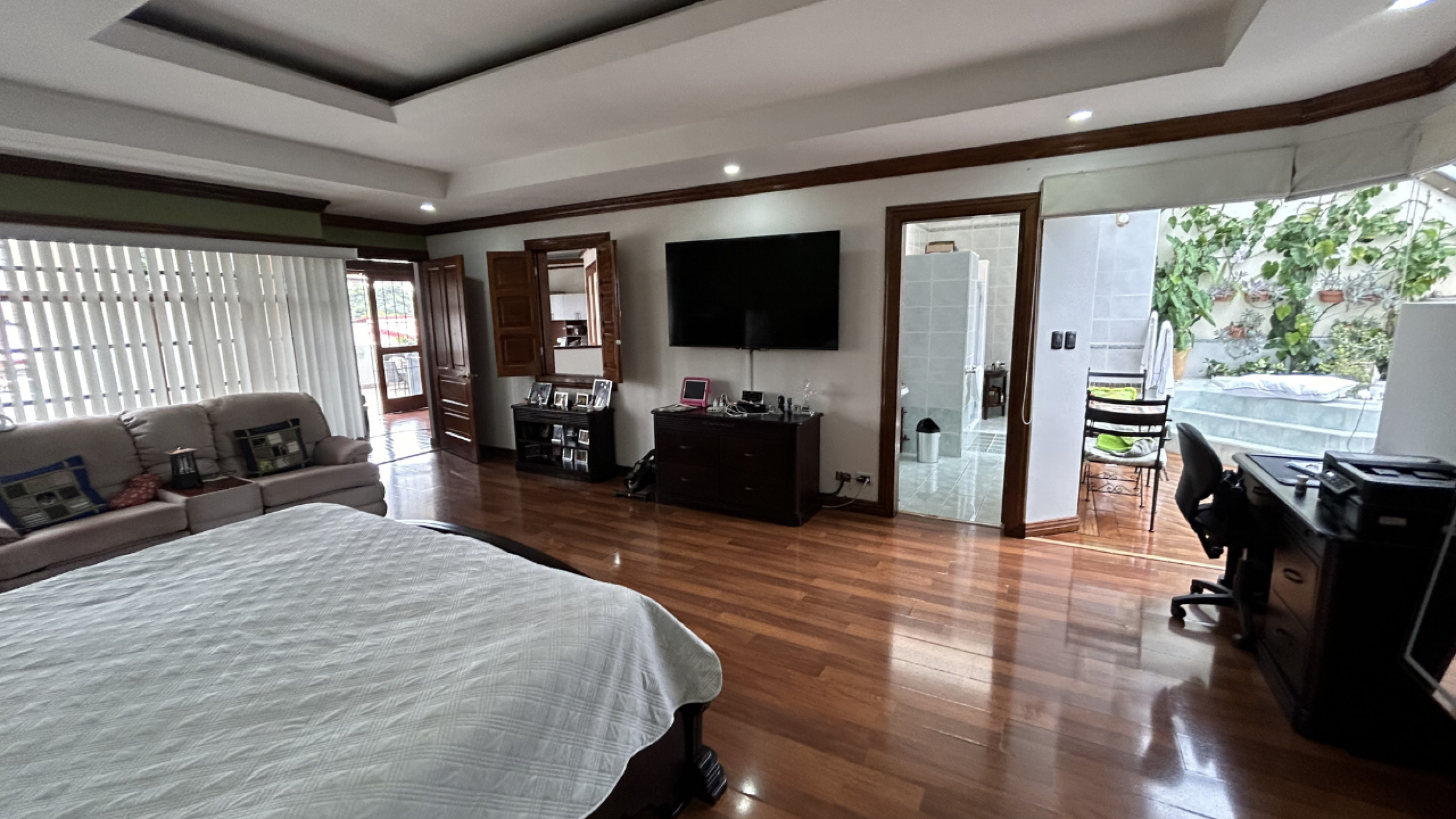 Home for Sale in Rohrmoser, Pavas – Spacious Layout & Private Terrace