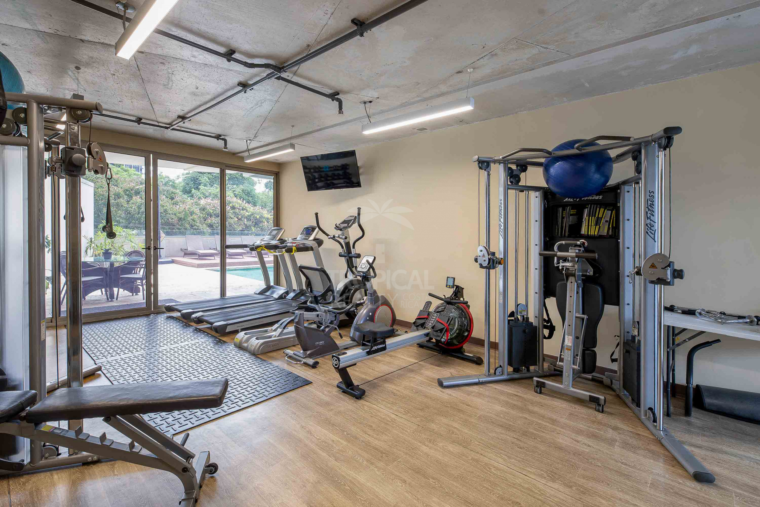 Luxury 10th Floor Condo with Panoramic Views in Nunciatura
