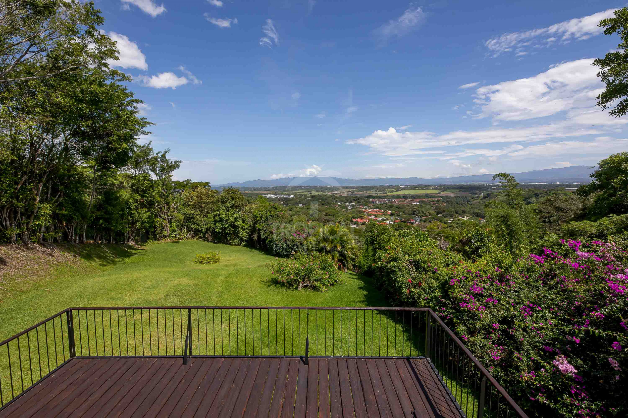 Elegant Italian-Style Villa with Mountain Views – Near Santa Ana, Costa Rica