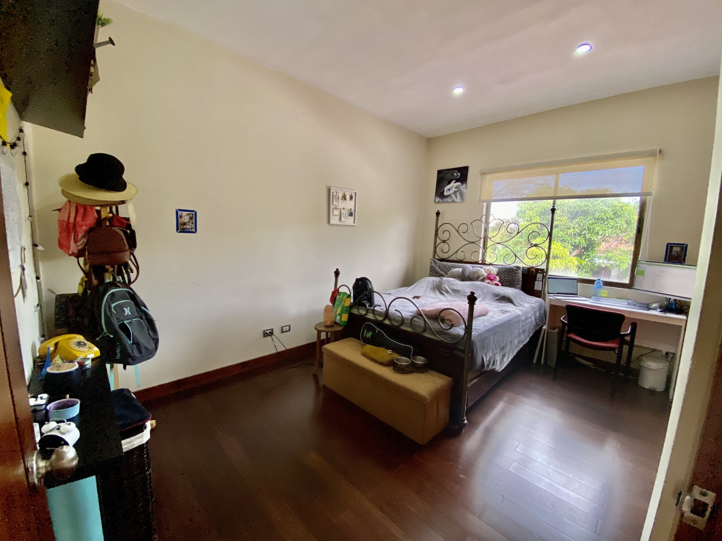 SOLD Luxury Contemporary Residence in Escazú: Spacious Living, Natural Light, and Exclusive Amenities in South Guachipelin