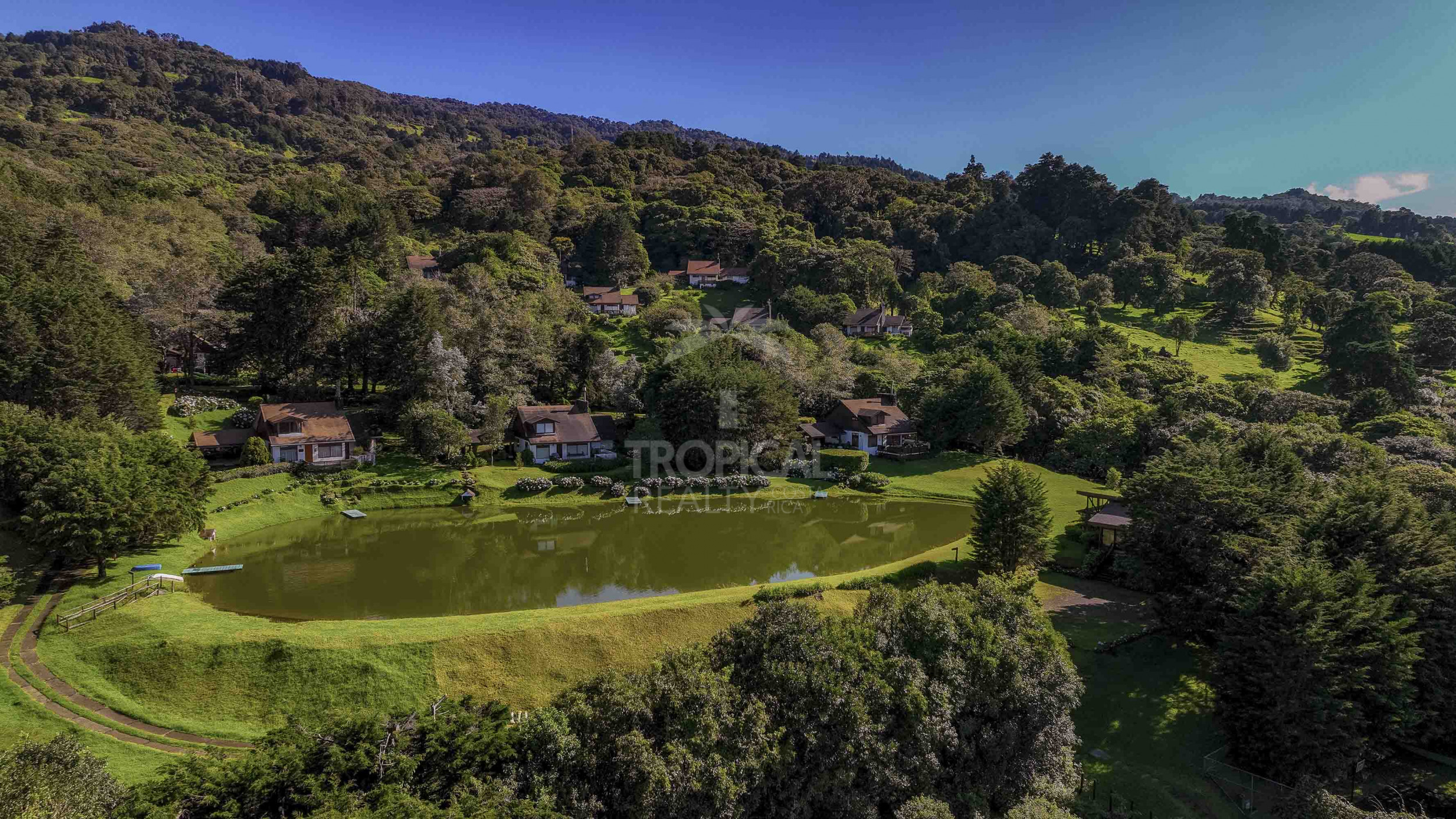 Alpine-Inspired Mountain Retreat in Monte Lagos, Heredia – A Nature Lover’s Paradise