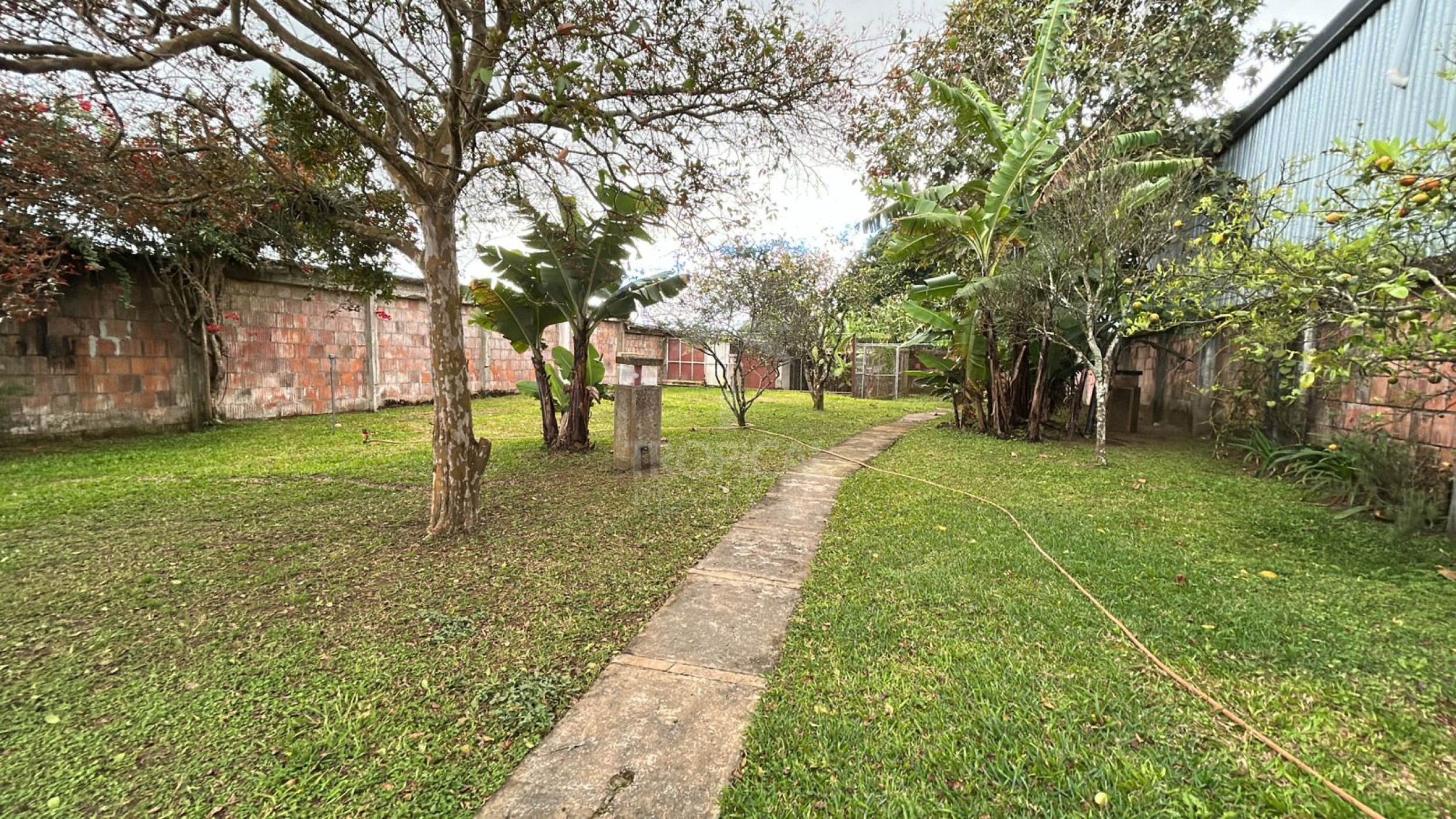 For Sale: House with Mixed Land Use in Granadilla – Large Lot with Development Potential | $819,000