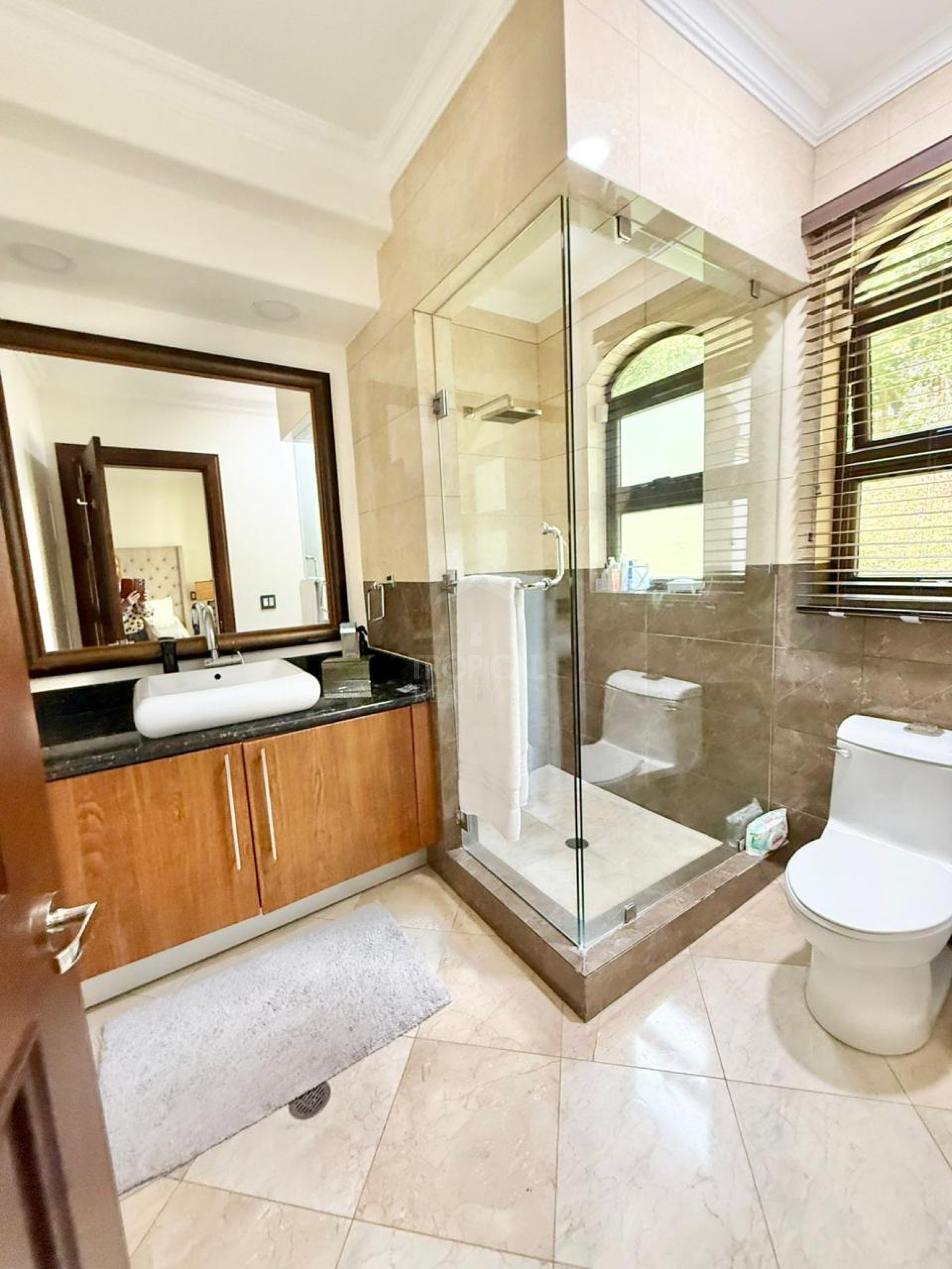 Luxury Single-Story Home in Monterán, Curridabat – 4 Bedrooms, Jacuzzi & 2,800 m² Lot