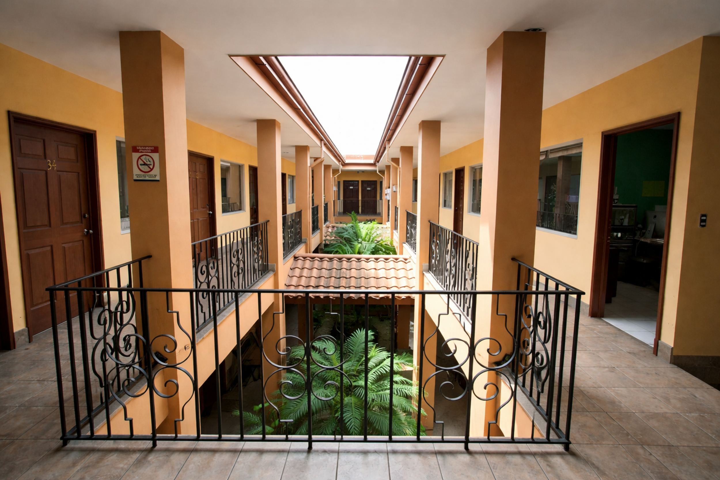Building with Potential for Hostel or Airbnb – Near La Sabana and Paseo Colón