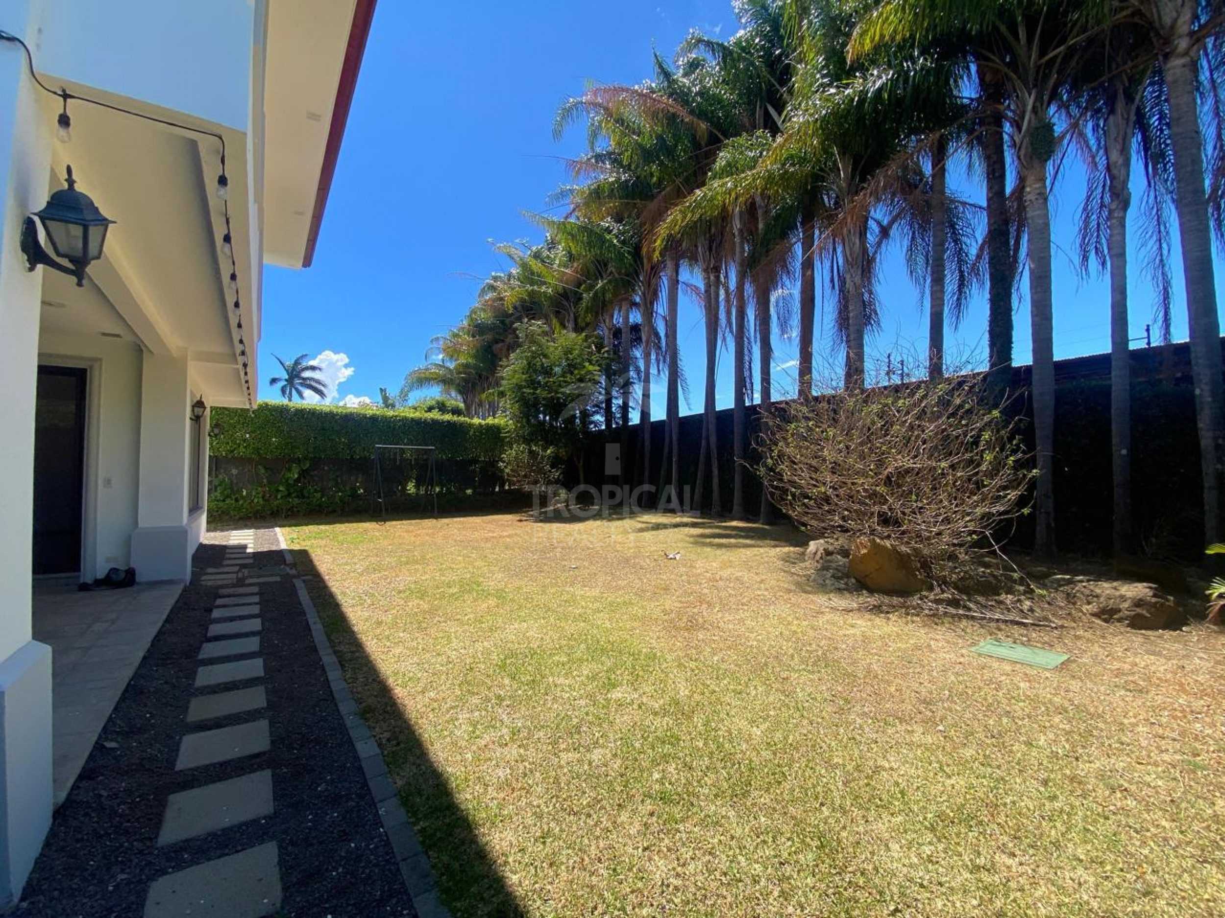 Remodeled Home for Rent in Gated Community – Piedades, Santa Ana
