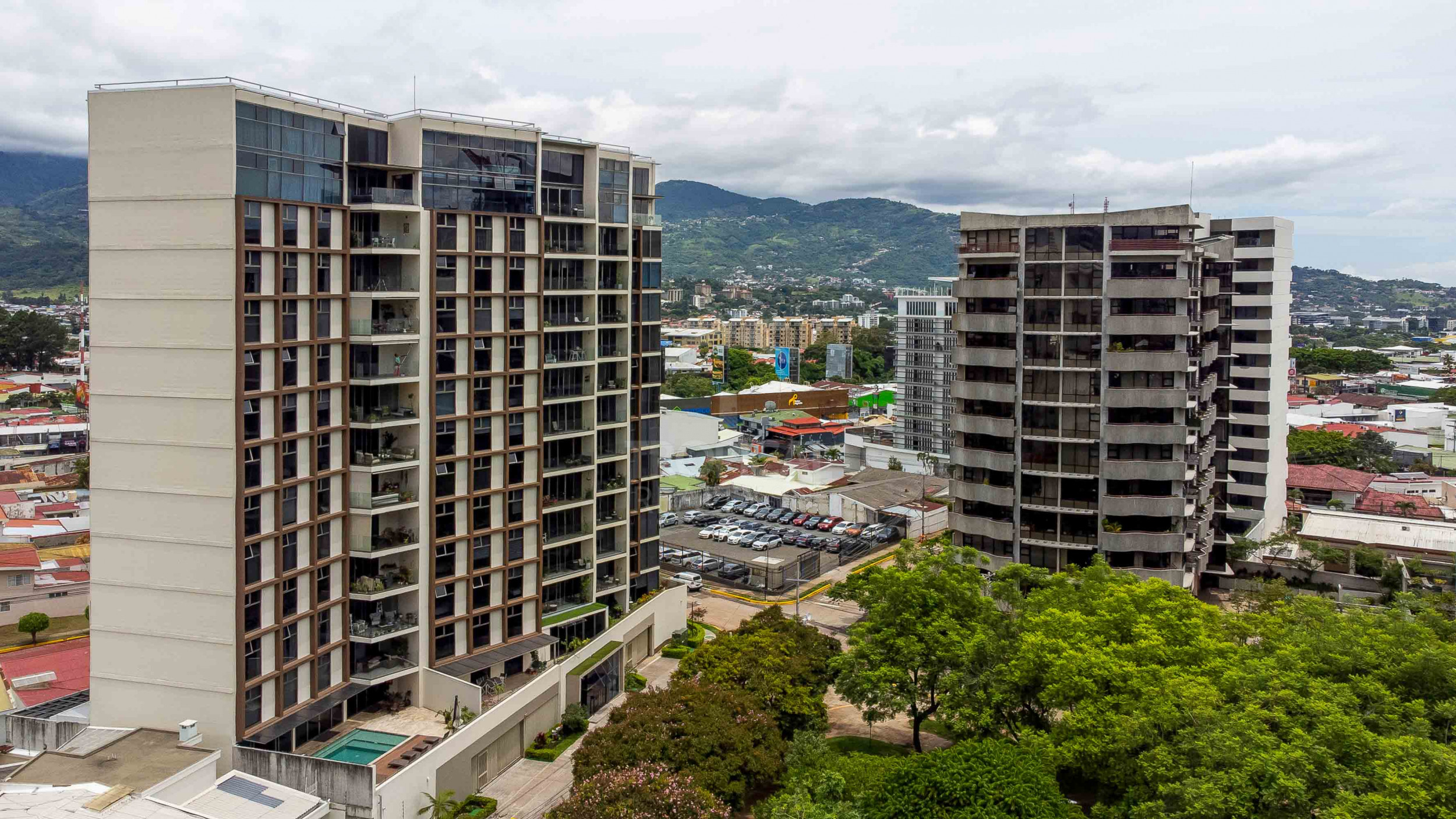 Luxury 10th Floor Condo with Panoramic Views in Nunciatura