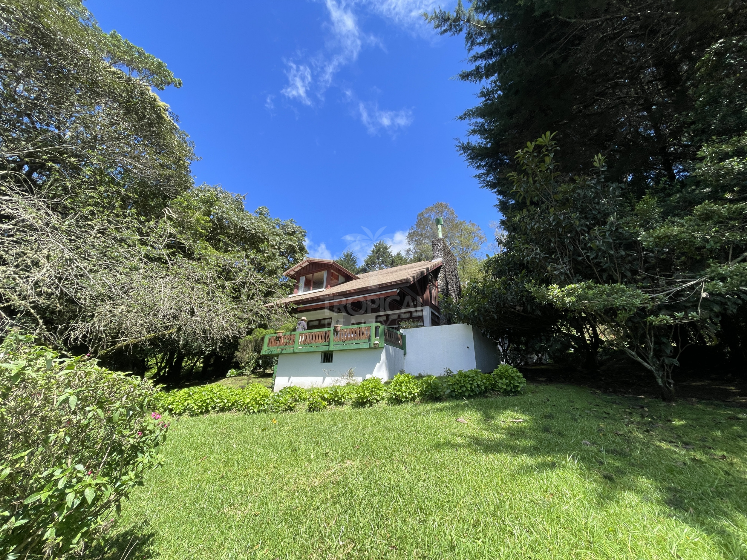 Alpine-Inspired Mountain Retreat in Monte Lagos, Heredia – A Nature Lover’s Paradise