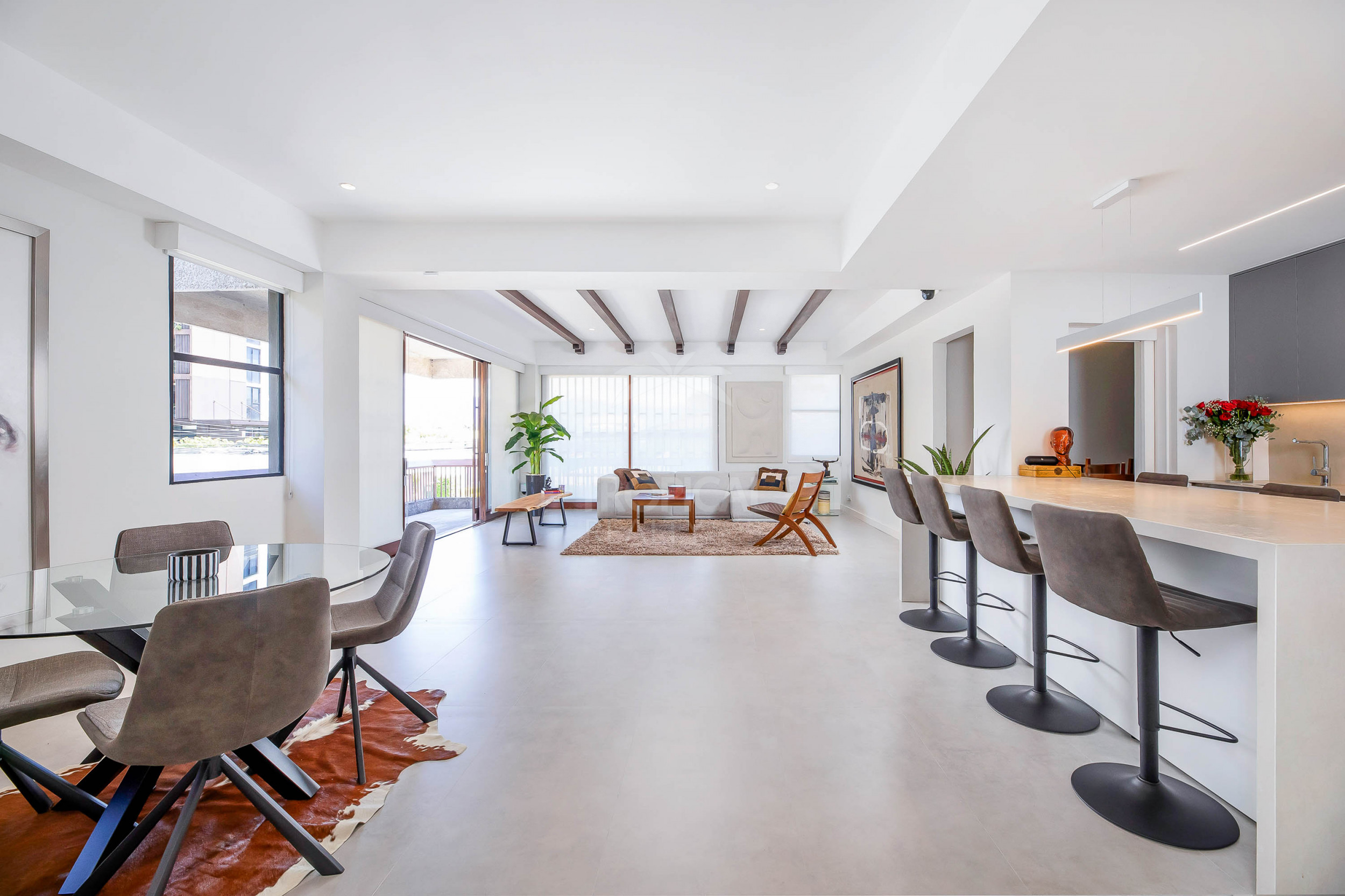 Luxury Apartment for Sale in Rohrmoser – Wraparound Balcony & Park Views