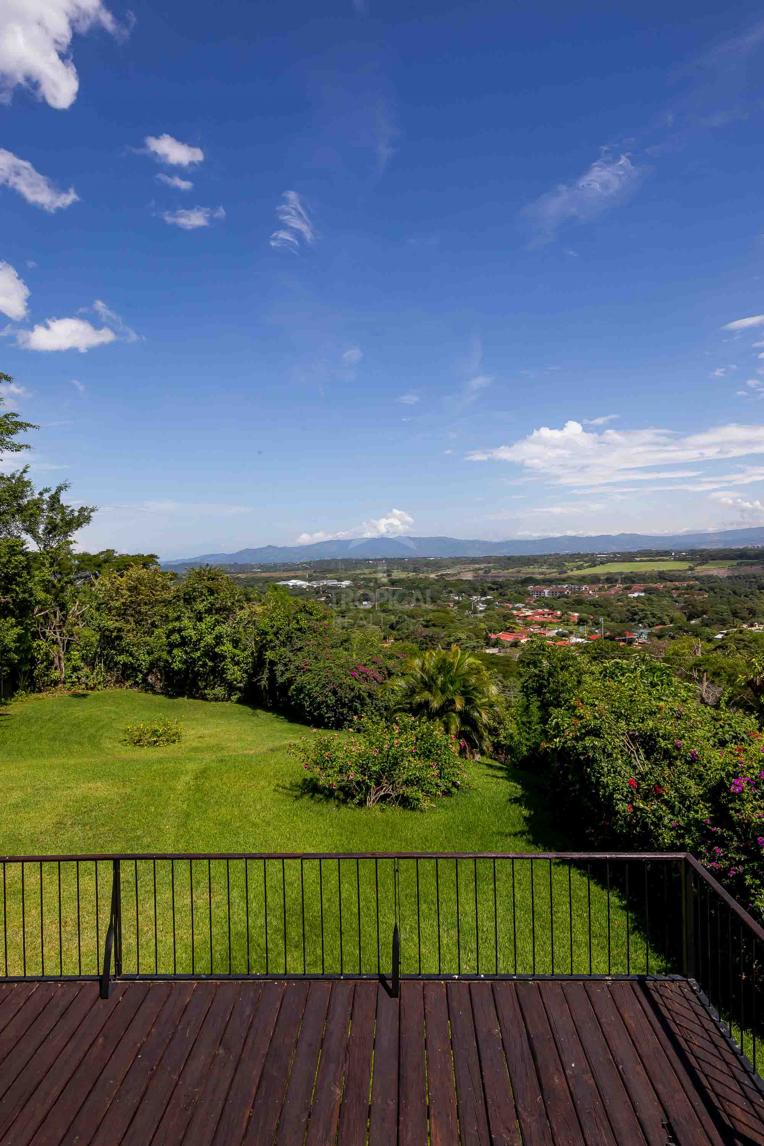 Elegant Italian-Style Villa with Mountain Views – Near Santa Ana, Costa Rica