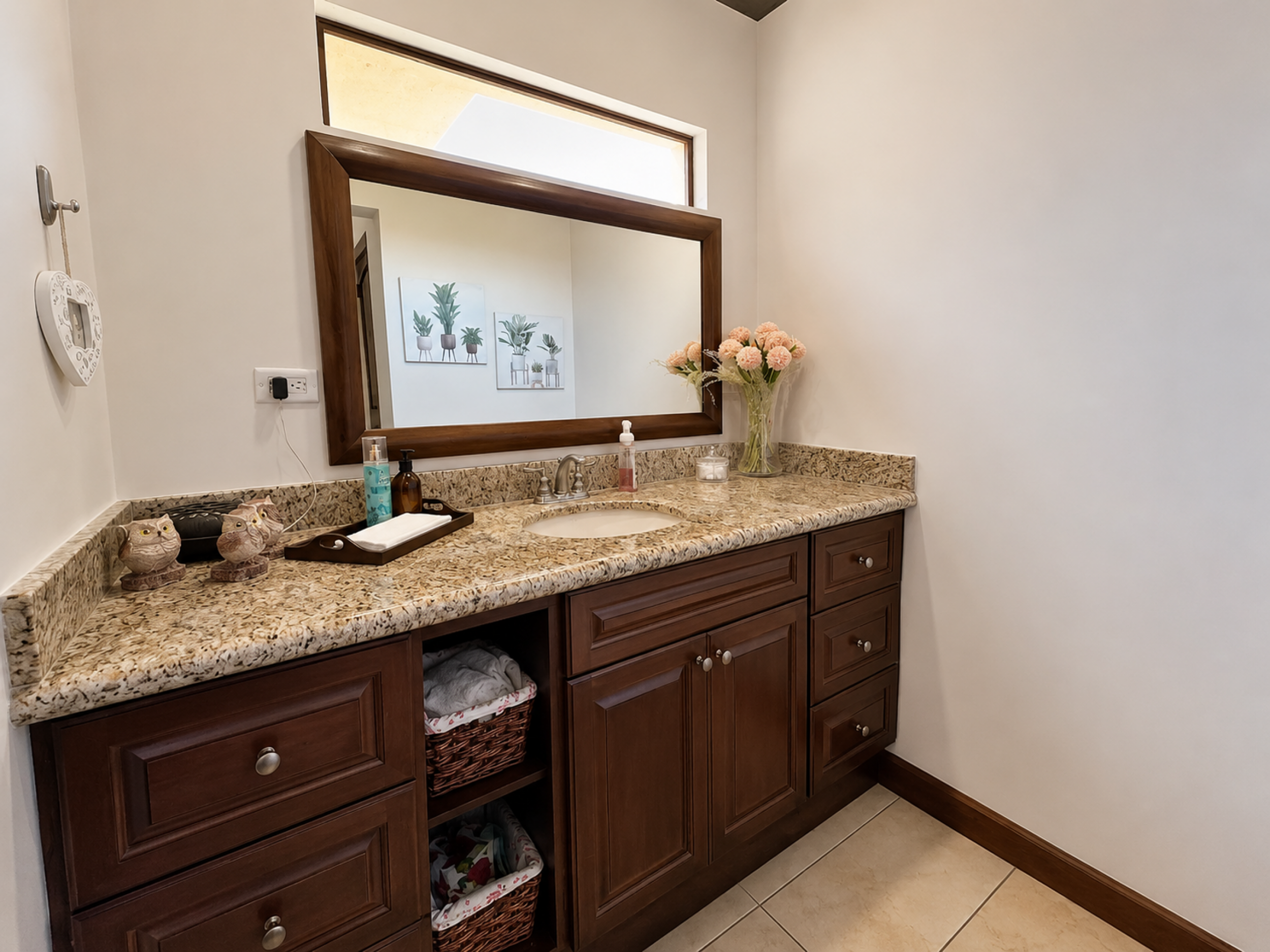 Single-Story Home for Sale in Piedades de Santa Ana – Expansive 1,927 m² Lot and Private Setting
