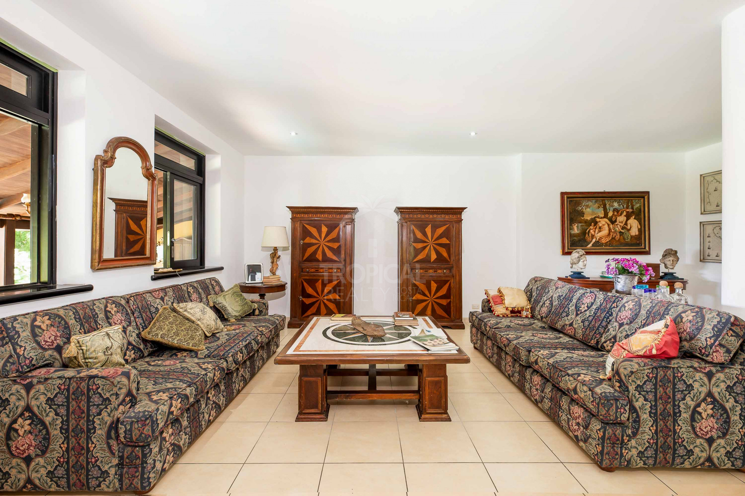 Elegant Italian-Style Villa with Mountain Views – Near Santa Ana, Costa Rica