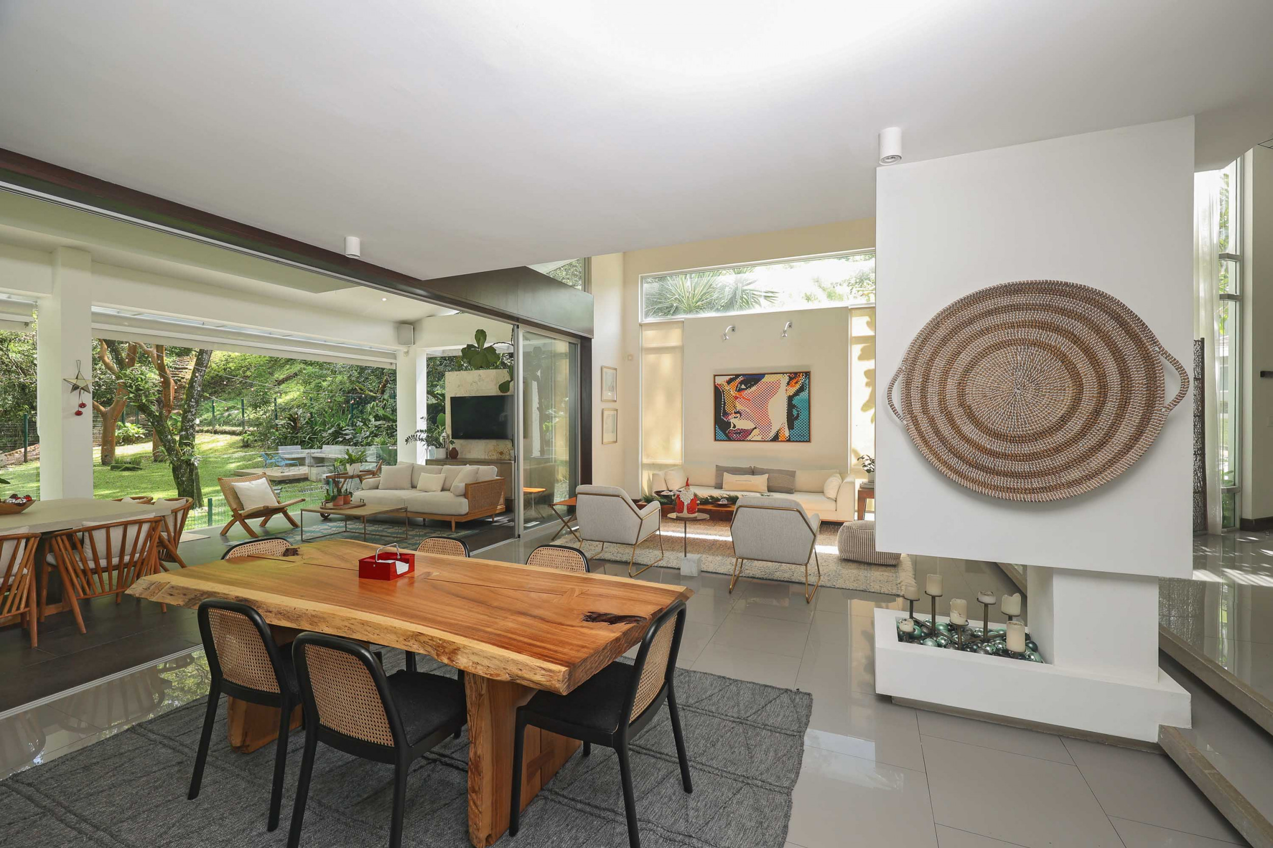 Exclusive Contemporary Home with Forest Views in Cerro Colón