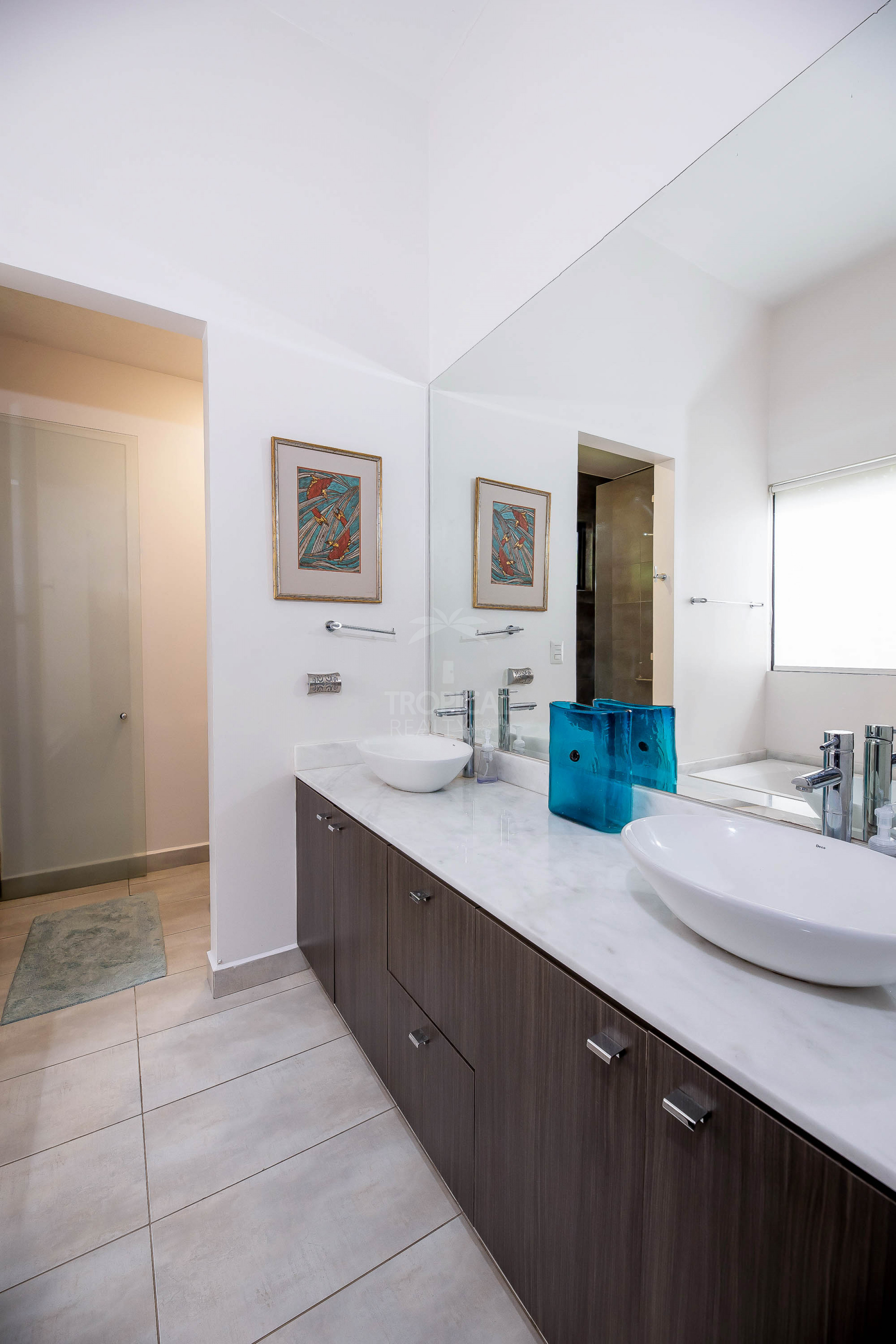 Casa Bougainvillea – Single-Story Luxury Home in Santa Ana with Expansive Private Garden