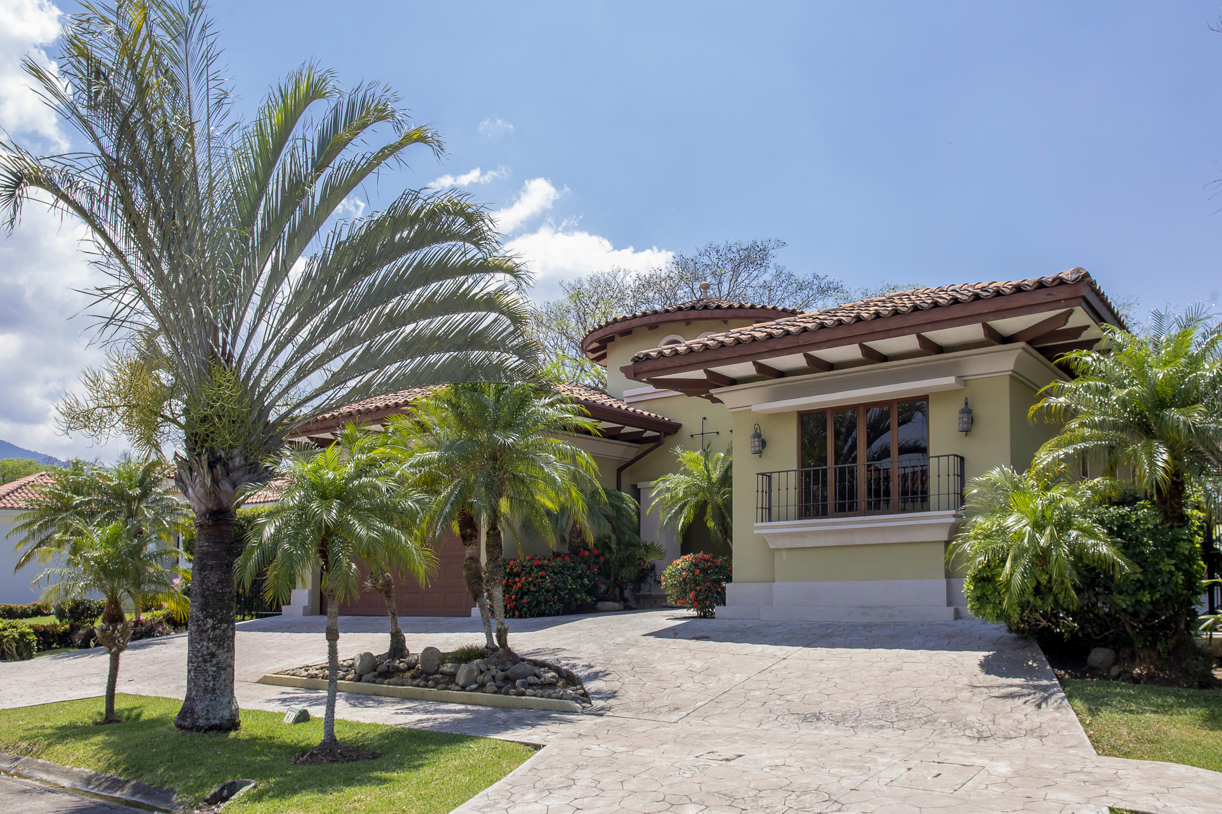 Stunning Single-Level Home in Bosques de Lindora, Santa Ana | 4 Bedrooms, Luxury Amenities & Prime Location