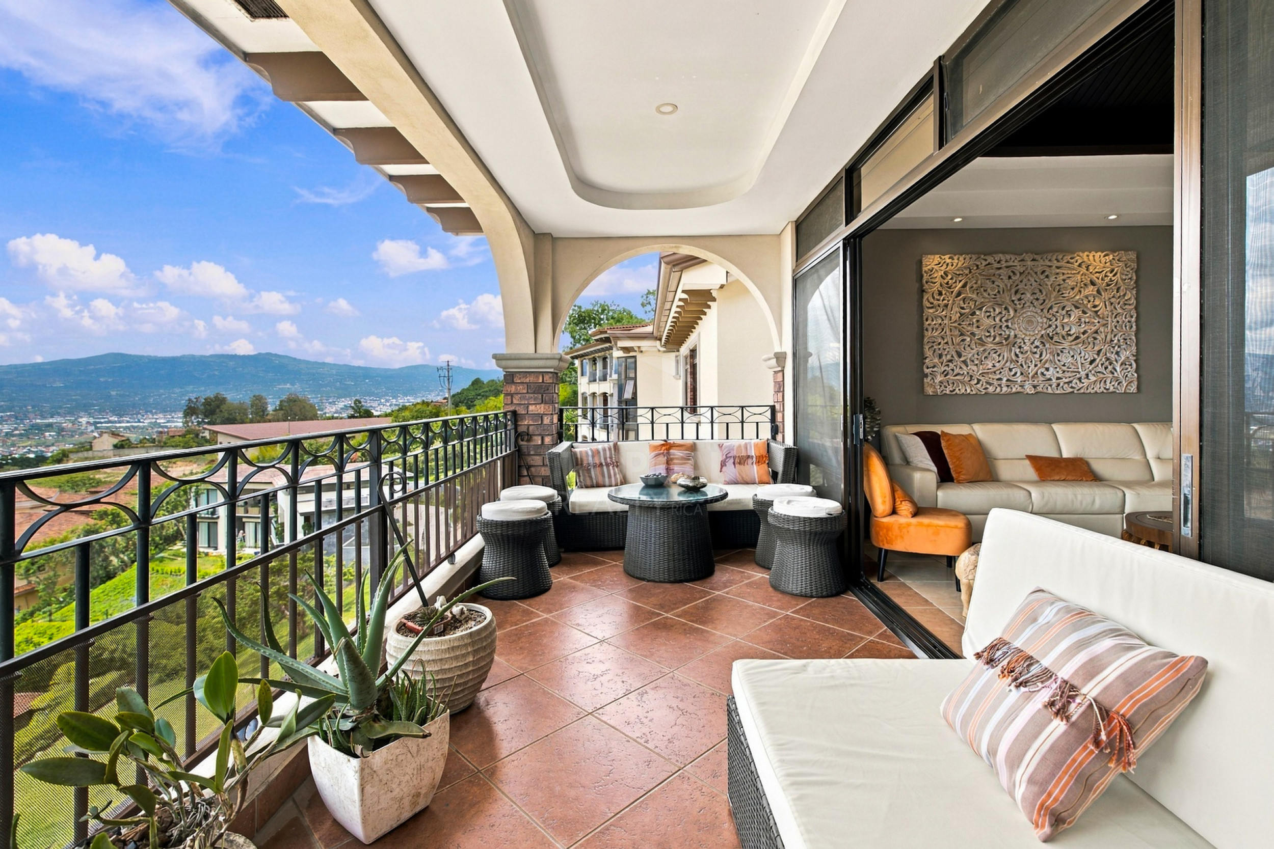 Vivir en las Nubes: Penthouse de 432 m² en Altos de Monasterio