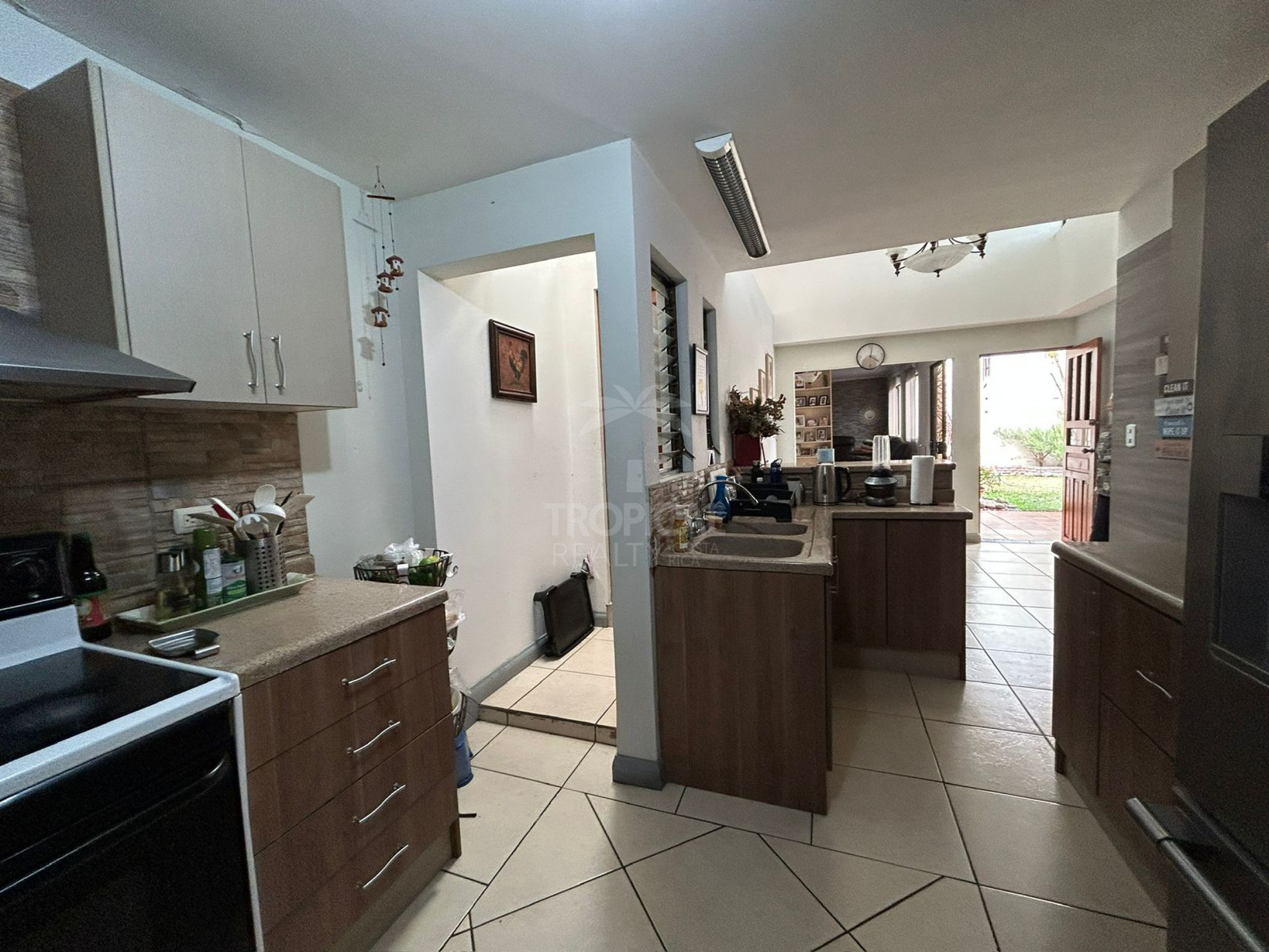Independent Home for Sale in San Francisco de Dos Ríos – Spacious Layout, Office & Patio