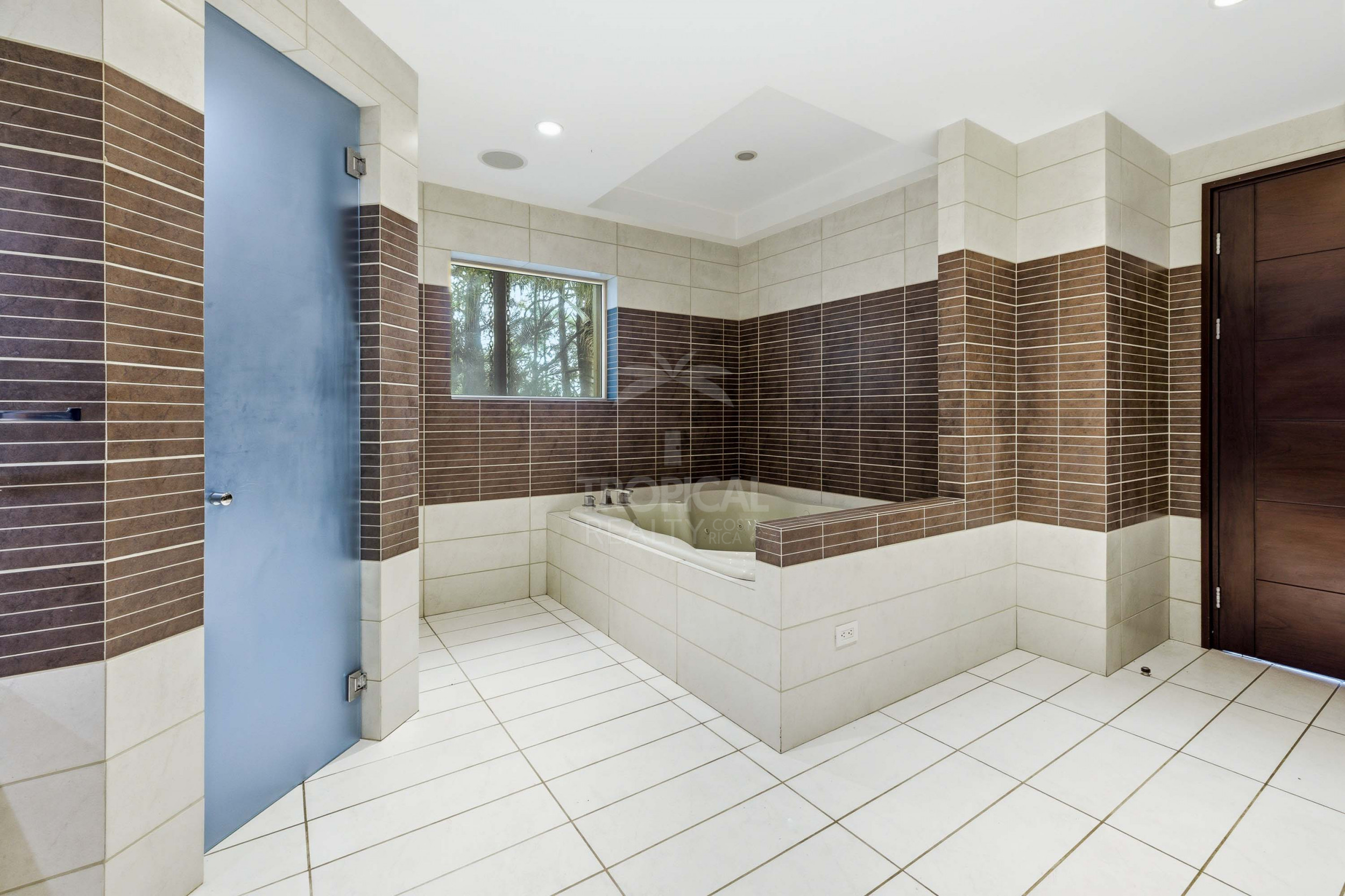 Luxury Contemporary Estate for Sale in Santa Ana with Panoramic Valley and Mountain Views