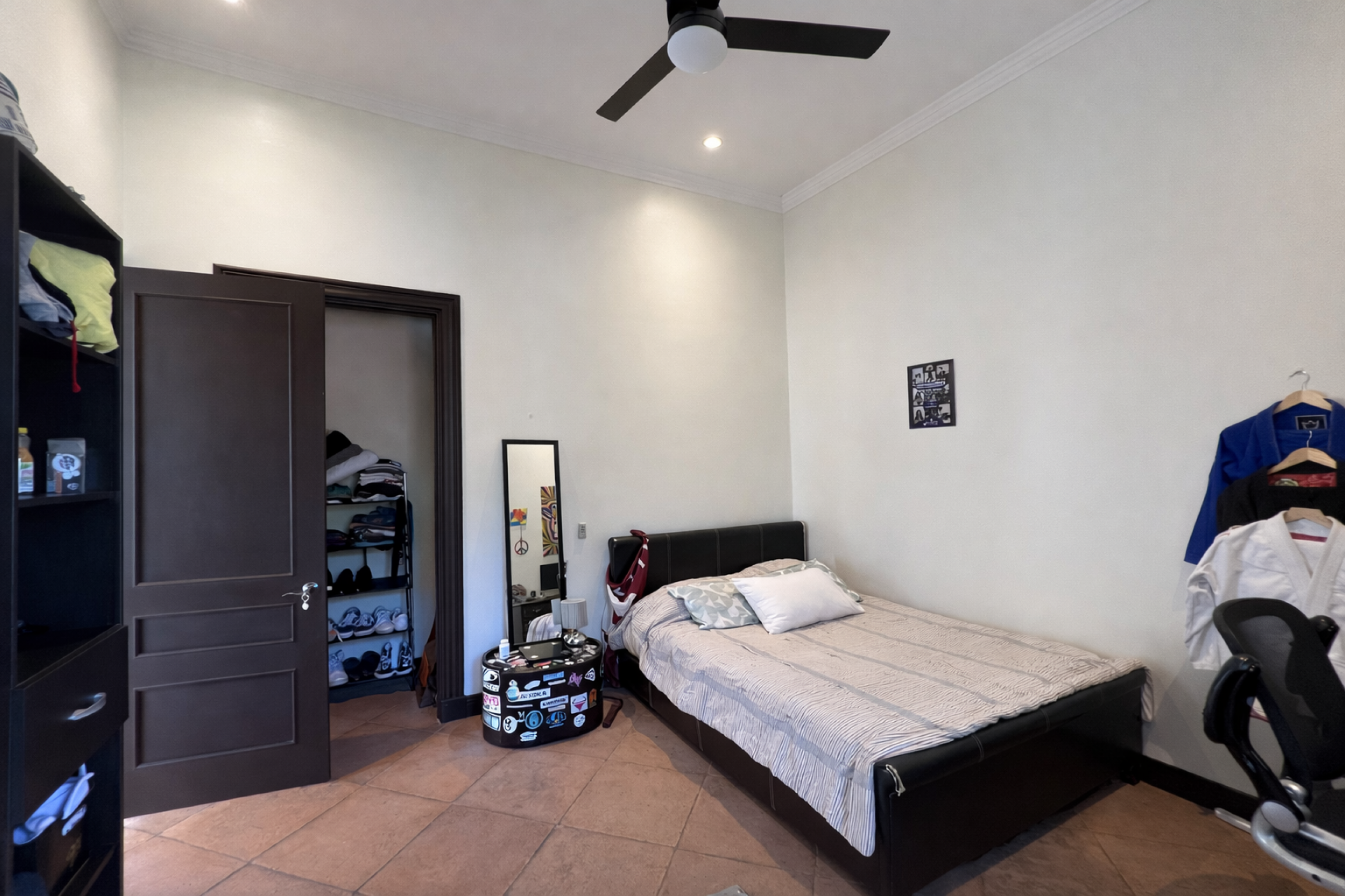 Tuscan-Style Luxury Residence for Sale – Pozos, Santa Ana