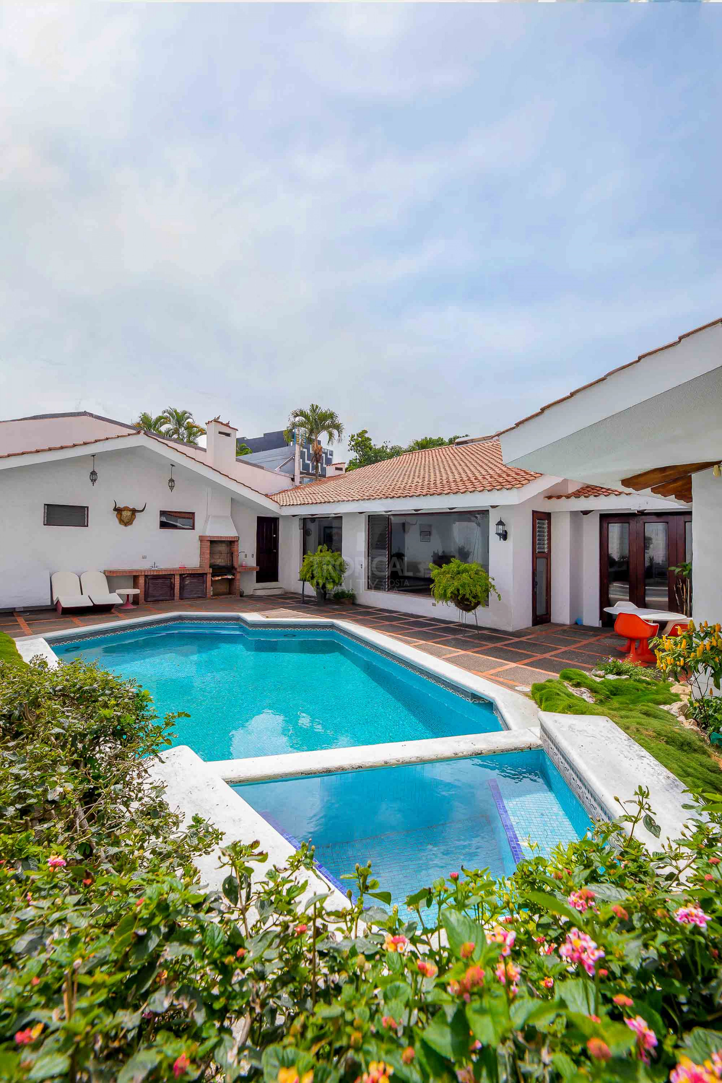 Single-Story Home with Private Pool for Sale in Trejos Montealegre, Escazú SOLD