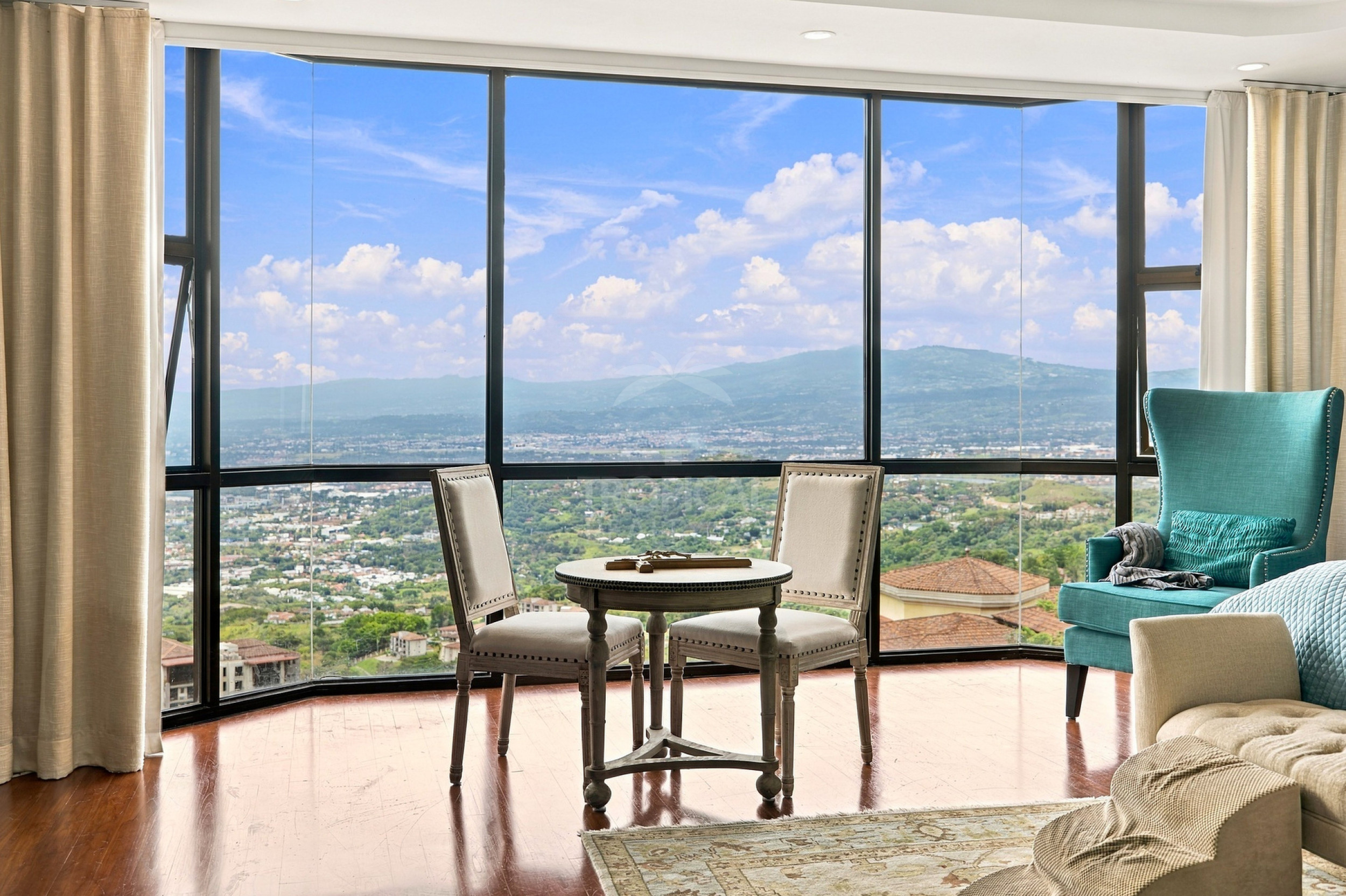 Vivir en las Nubes: Penthouse de 432 m² en Altos de Monasterio