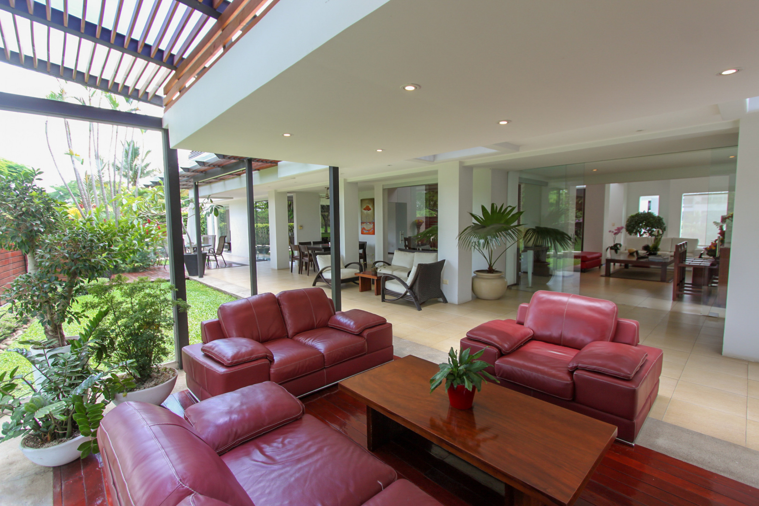 Modern Golf Course Haven: Spectacular Home in Valle del Sol, Santa Ana