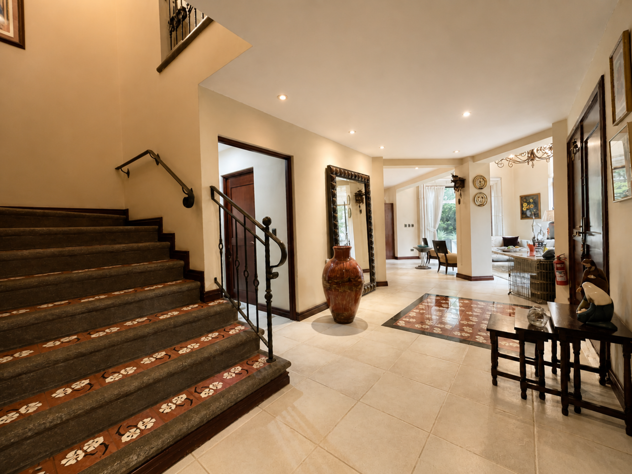 Luxury Home for Sale in Los Pinos Gated Community, Jaboncillos – Escazú | Panoramic Views & 24/7 Security