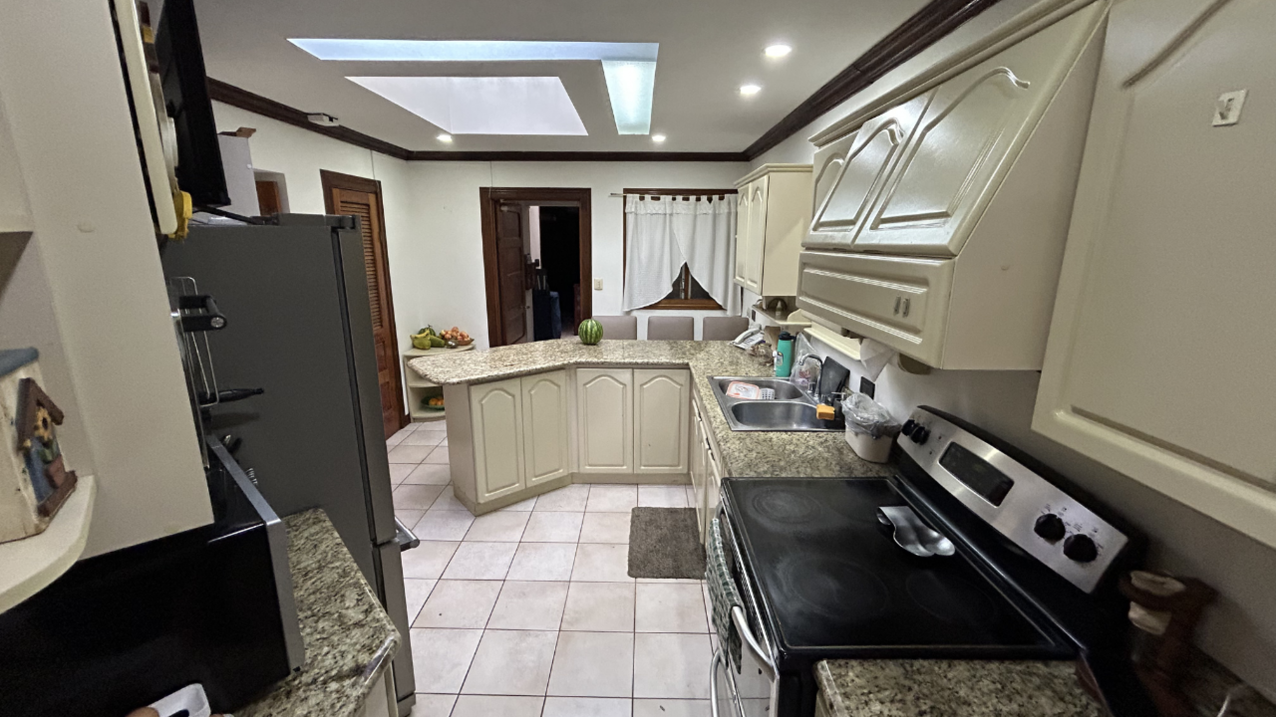 Home for Sale in Rohrmoser, Pavas – Spacious Layout & Private Terrace