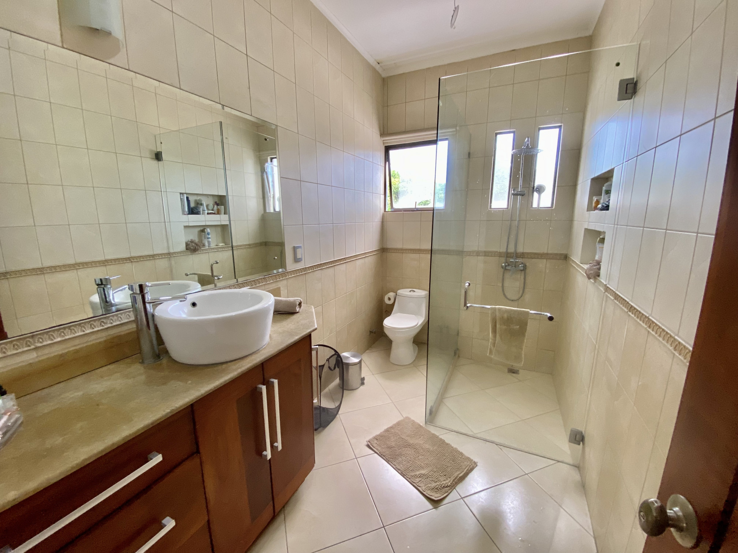 SOLD Luxury Contemporary Residence in Escazú: Spacious Living, Natural Light, and Exclusive Amenities in South Guachipelin