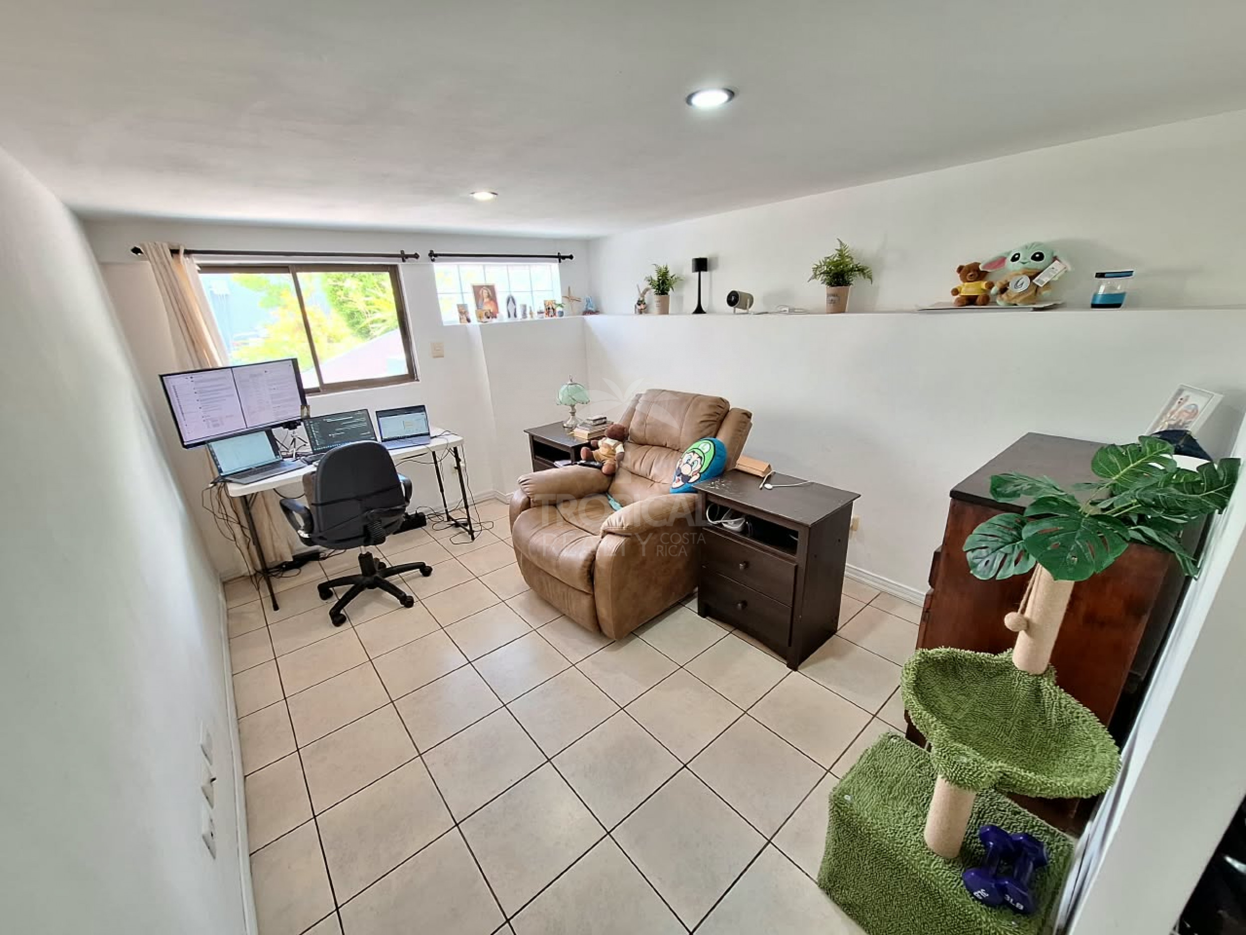 Multi-Purpose Property for Sale in Downtown Heredia – Residential Comfort, Investment Potential and Commercial Opportunity