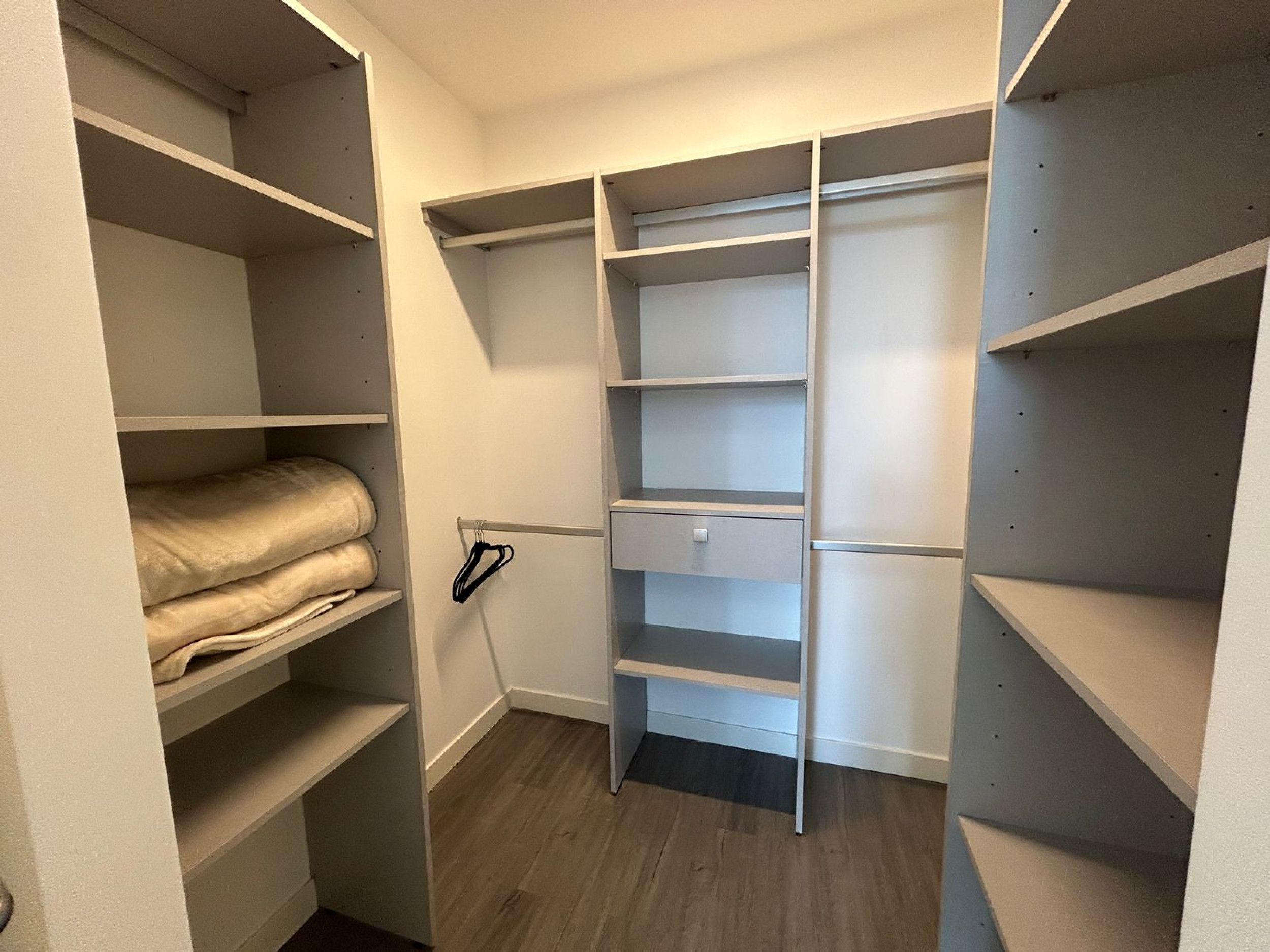 Fully Furnished Luxury Apartment in Escazú Village – Style, Comfort & Prime Location