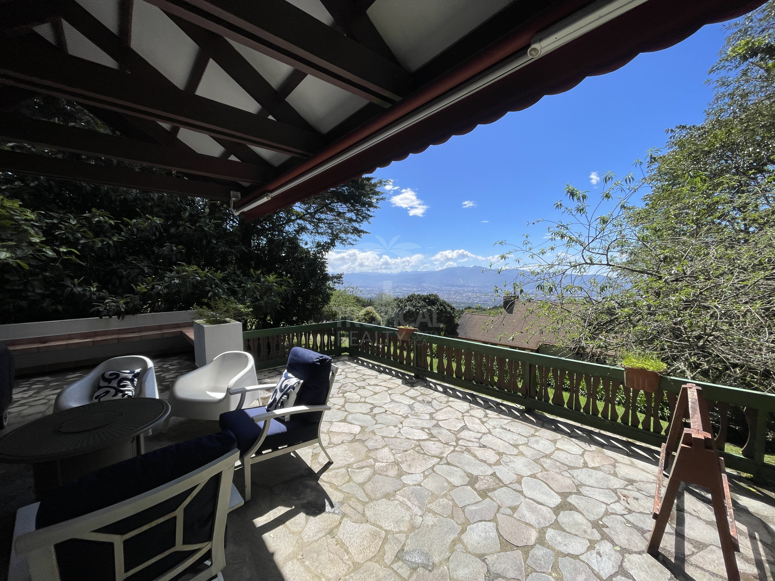 Alpine-Inspired Mountain Retreat in Monte Lagos, Heredia – A Nature Lover’s Paradise