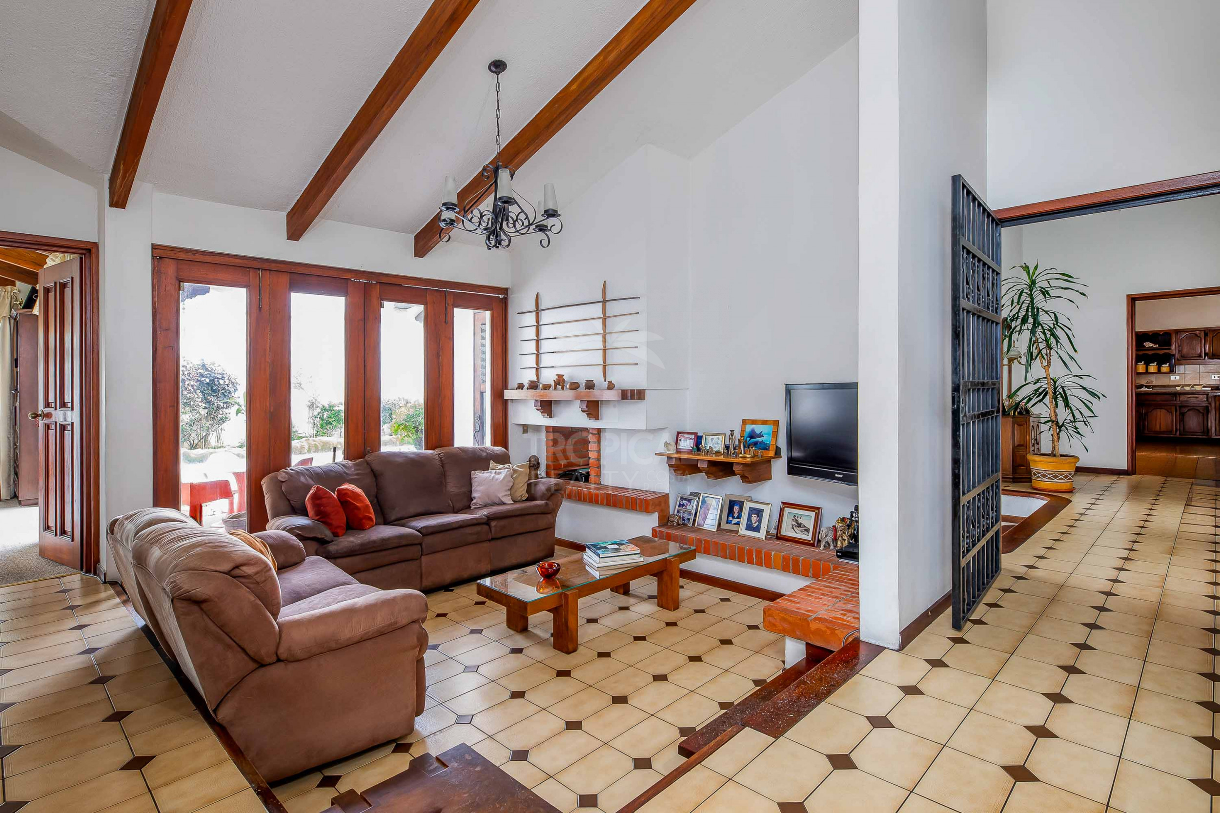 Single-Story Home with Private Pool for Sale in Trejos Montealegre, Escazú SOLD