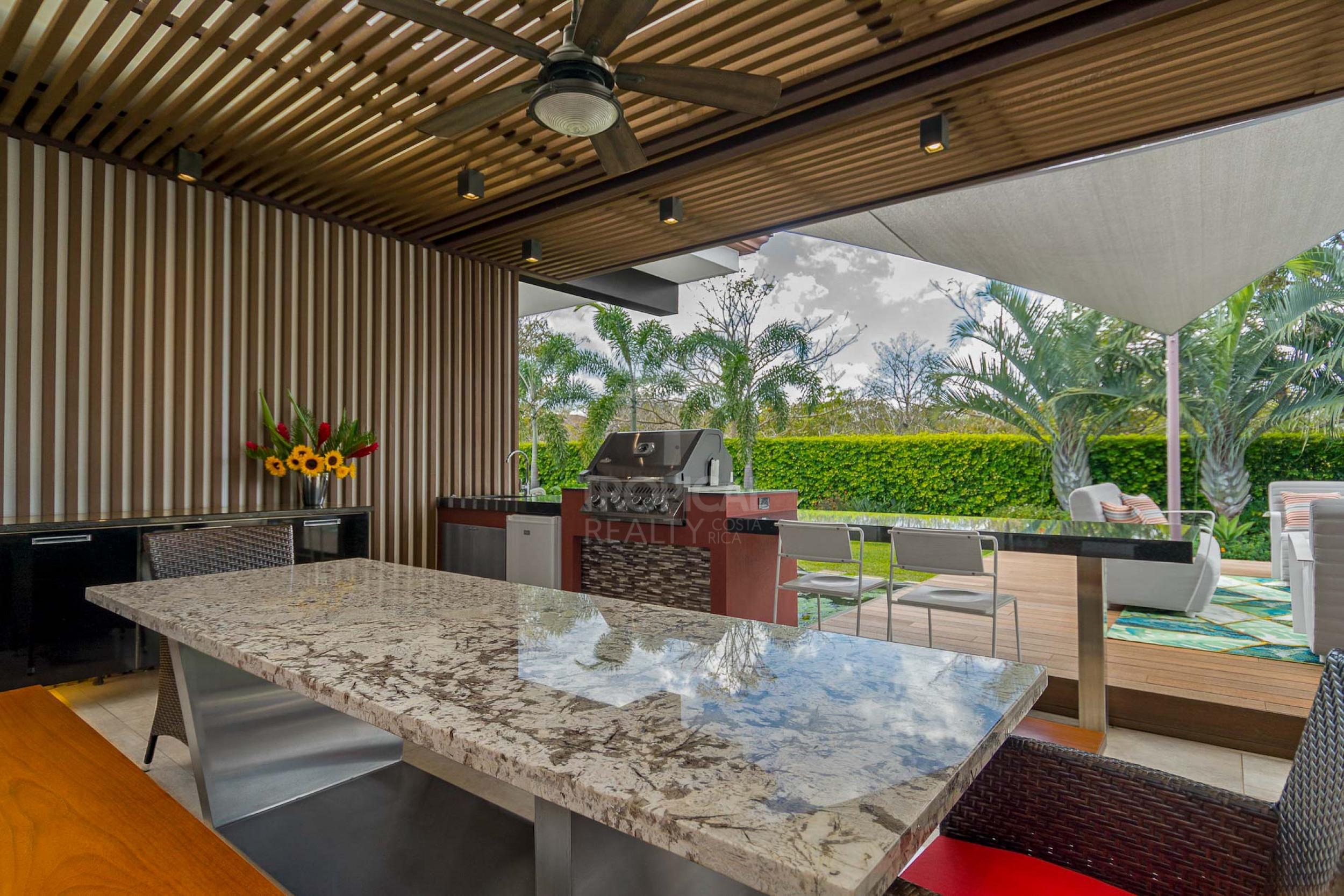 La Hacienda Cosmopolitan Chic – Exclusive Single-Level Luxury Estate in Santa Ana