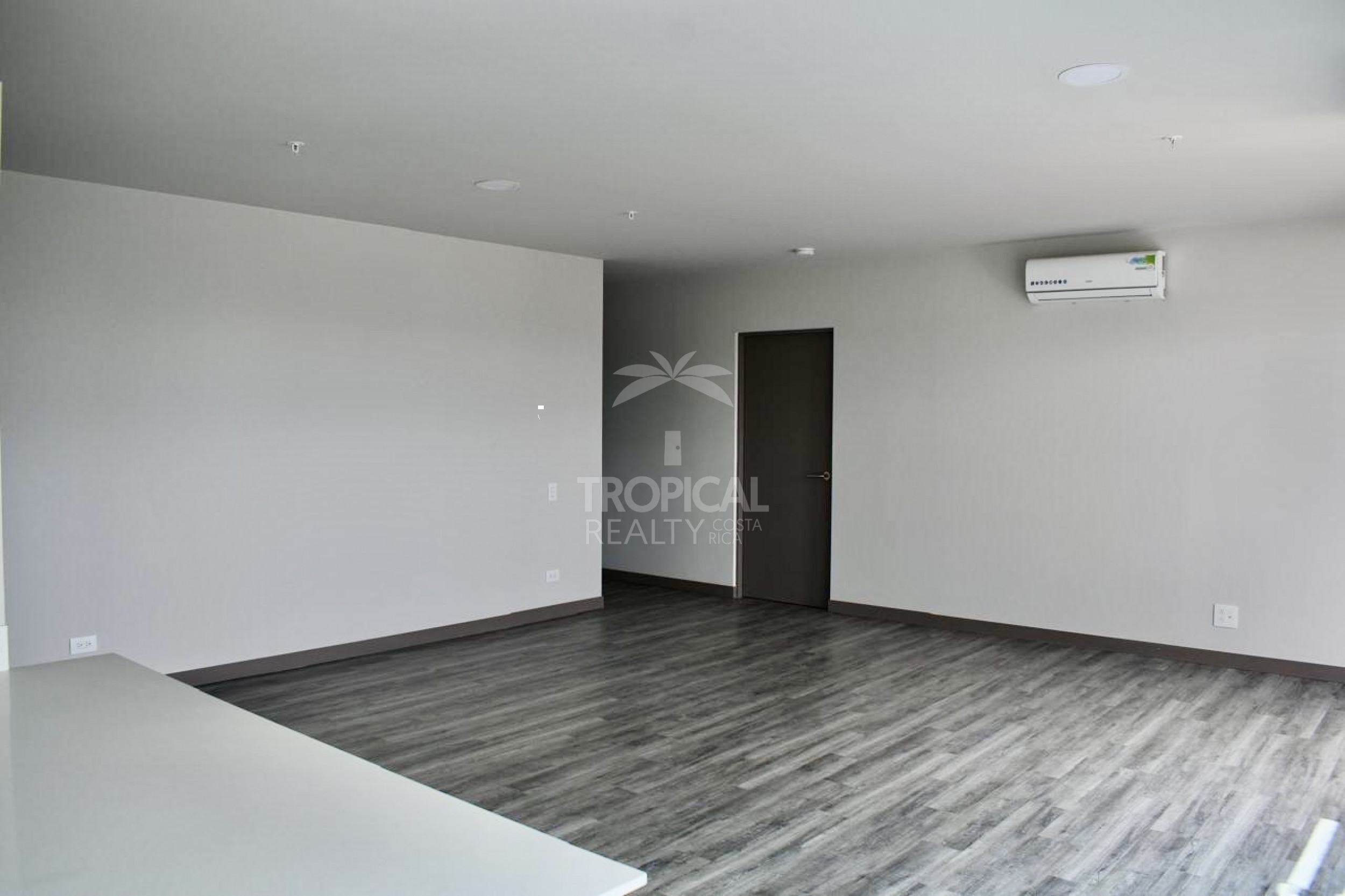 Apartment for Sale in Cosmopolitan Tower, Rohrmoser