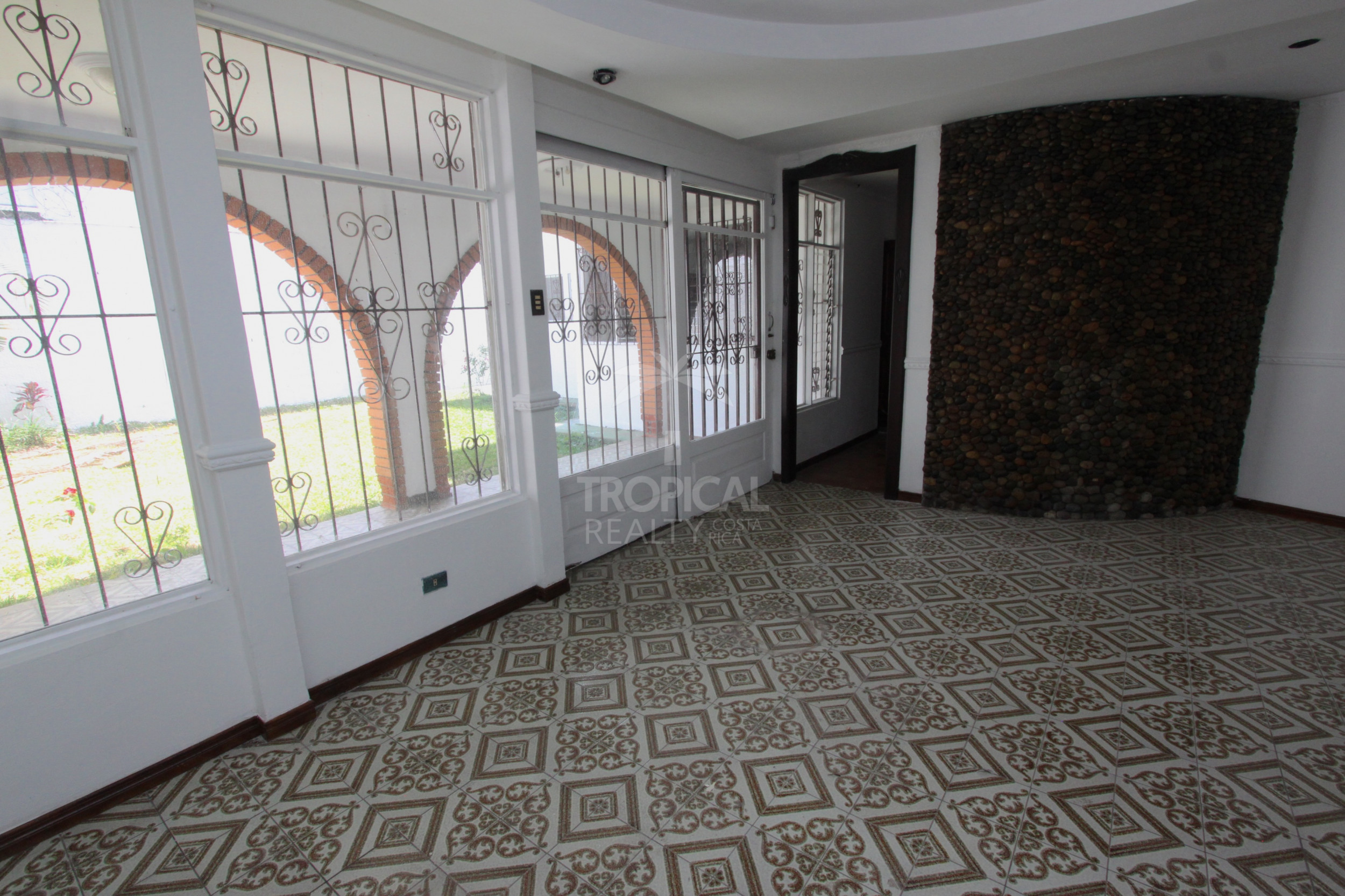 Mixed-Use Property for Sale in Sabana Sur – Spacious Layout with Outstanding Commercial Potential