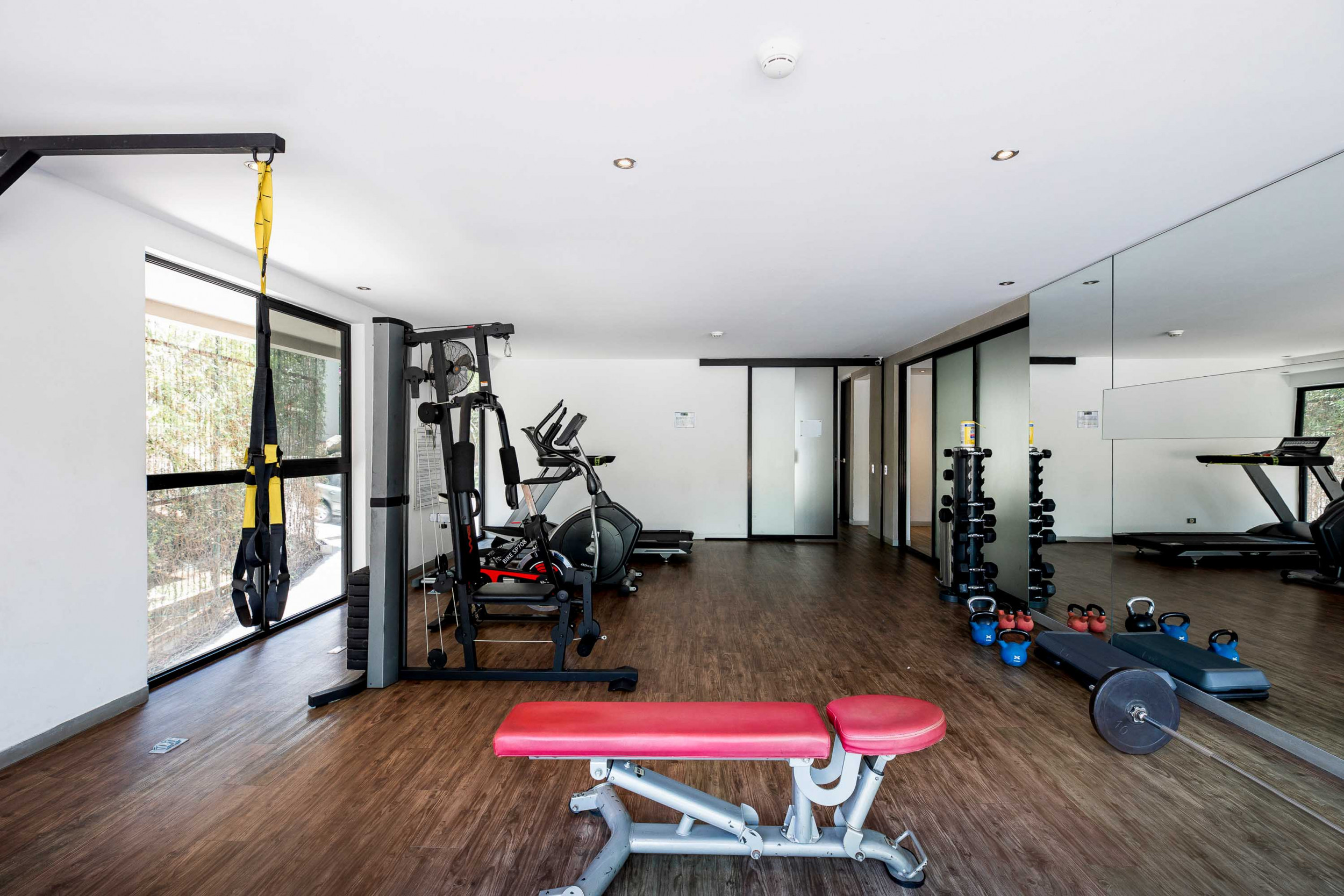 Modern Apartment with Private Garden in Arborea Flats, Santa Ana