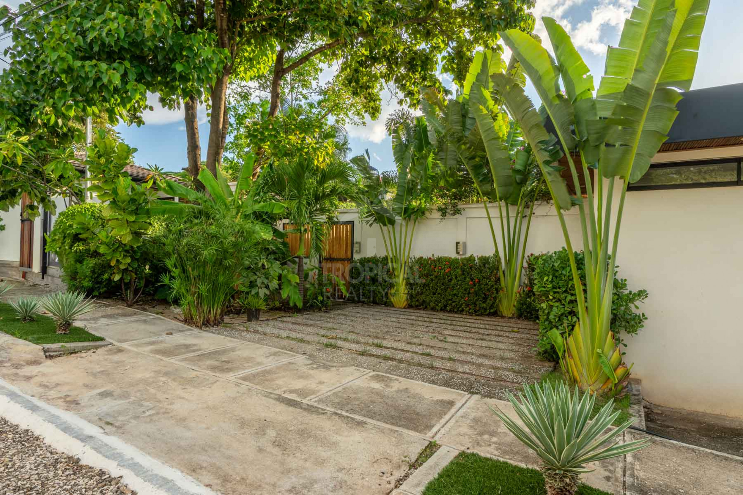 Modern Home for Sale in Tamarindo with Pool, Guest Casita SOLD