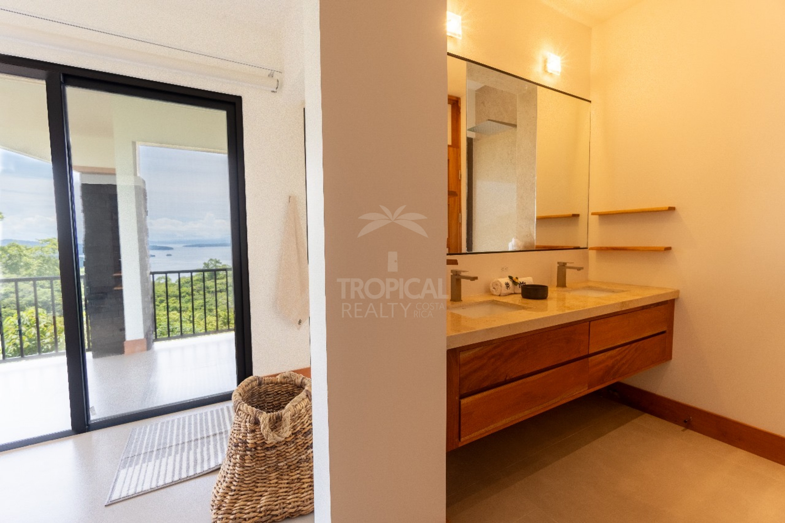 Luxury Residence with Infinity Pool and 360° ocean views in Costa Rica's "Blue Zone"
