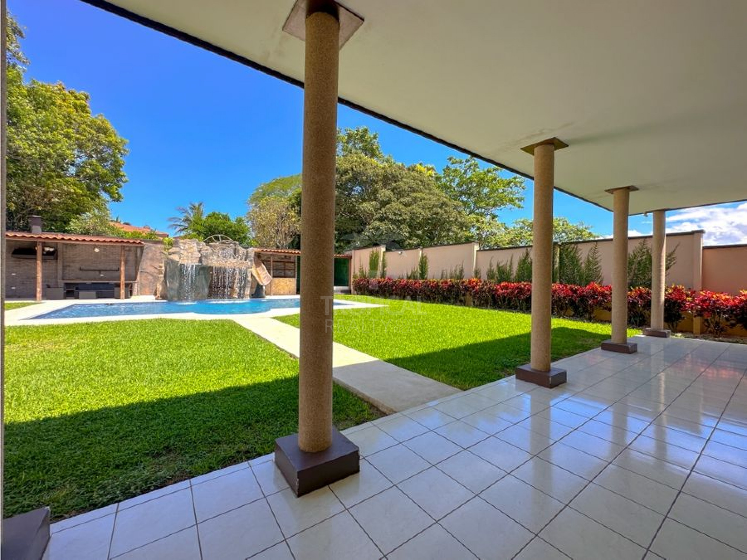 House for sale Ciudad Colon with pool