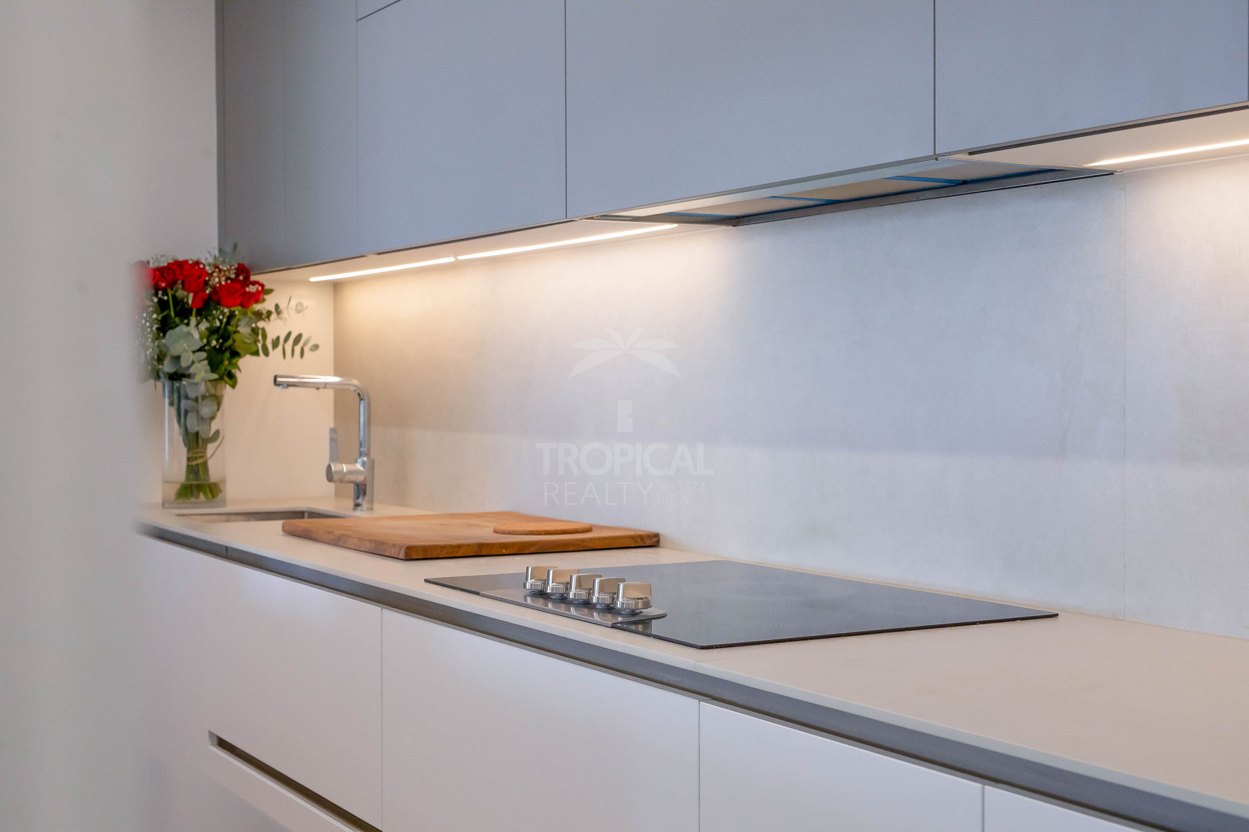 Luxury Apartment for Sale in Rohrmoser – Wraparound Balcony & Park Views