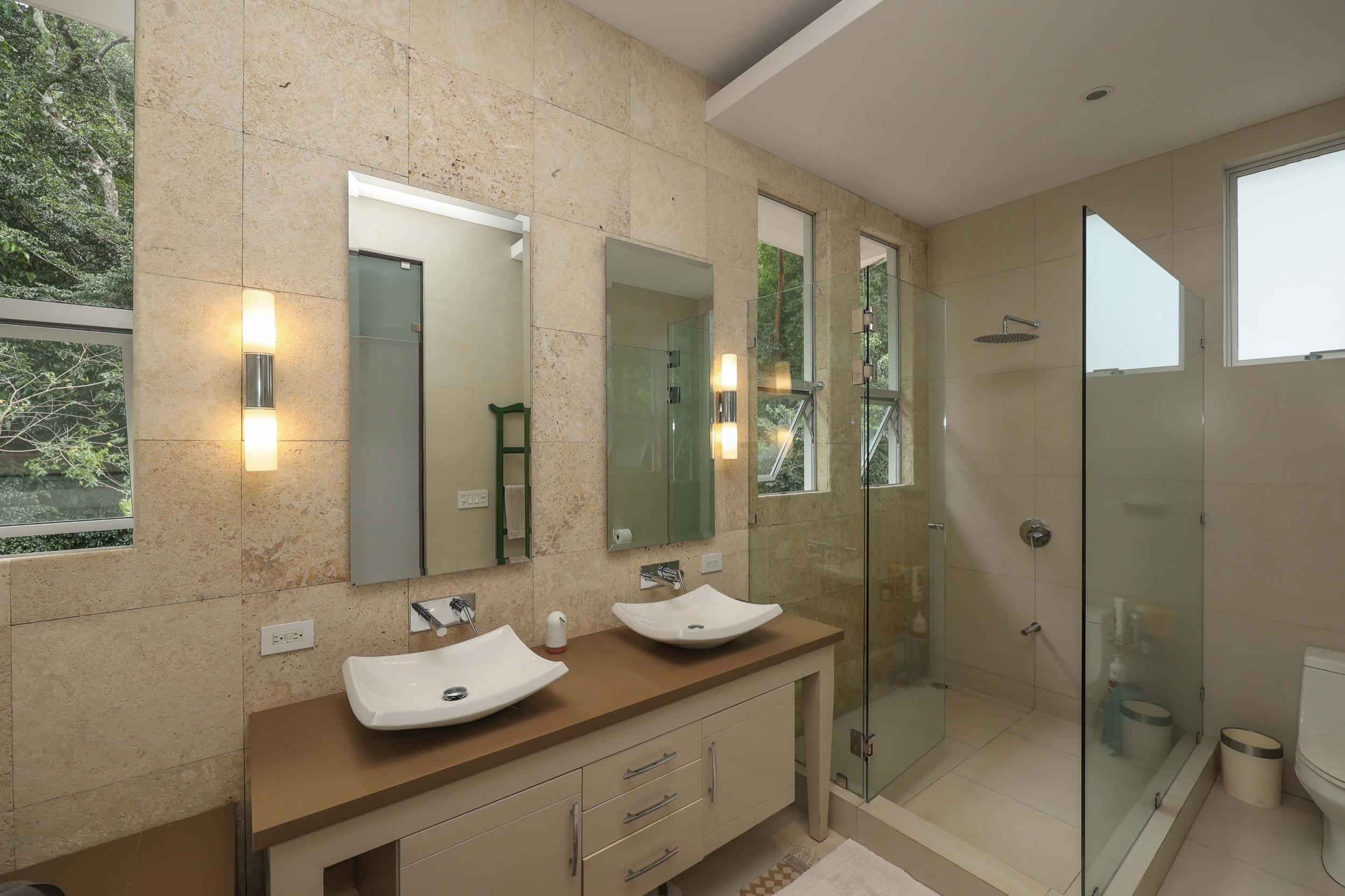 Exclusive Contemporary Home with Forest Views in Cerro Colón