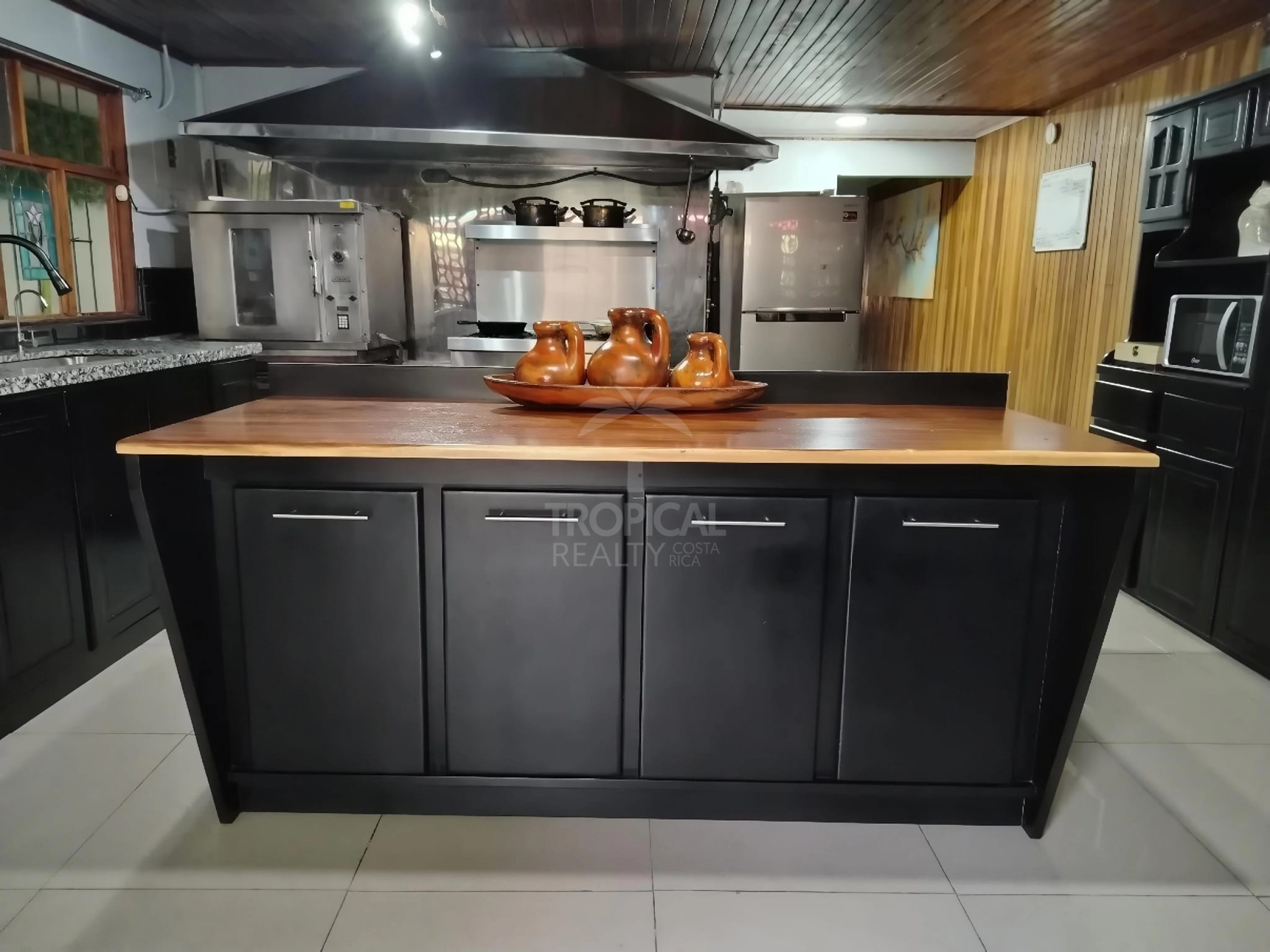 Property 2 homes, Mountain Views in San Isidro, Alajuela – Ideal Income/Hospitality or Vacation Home