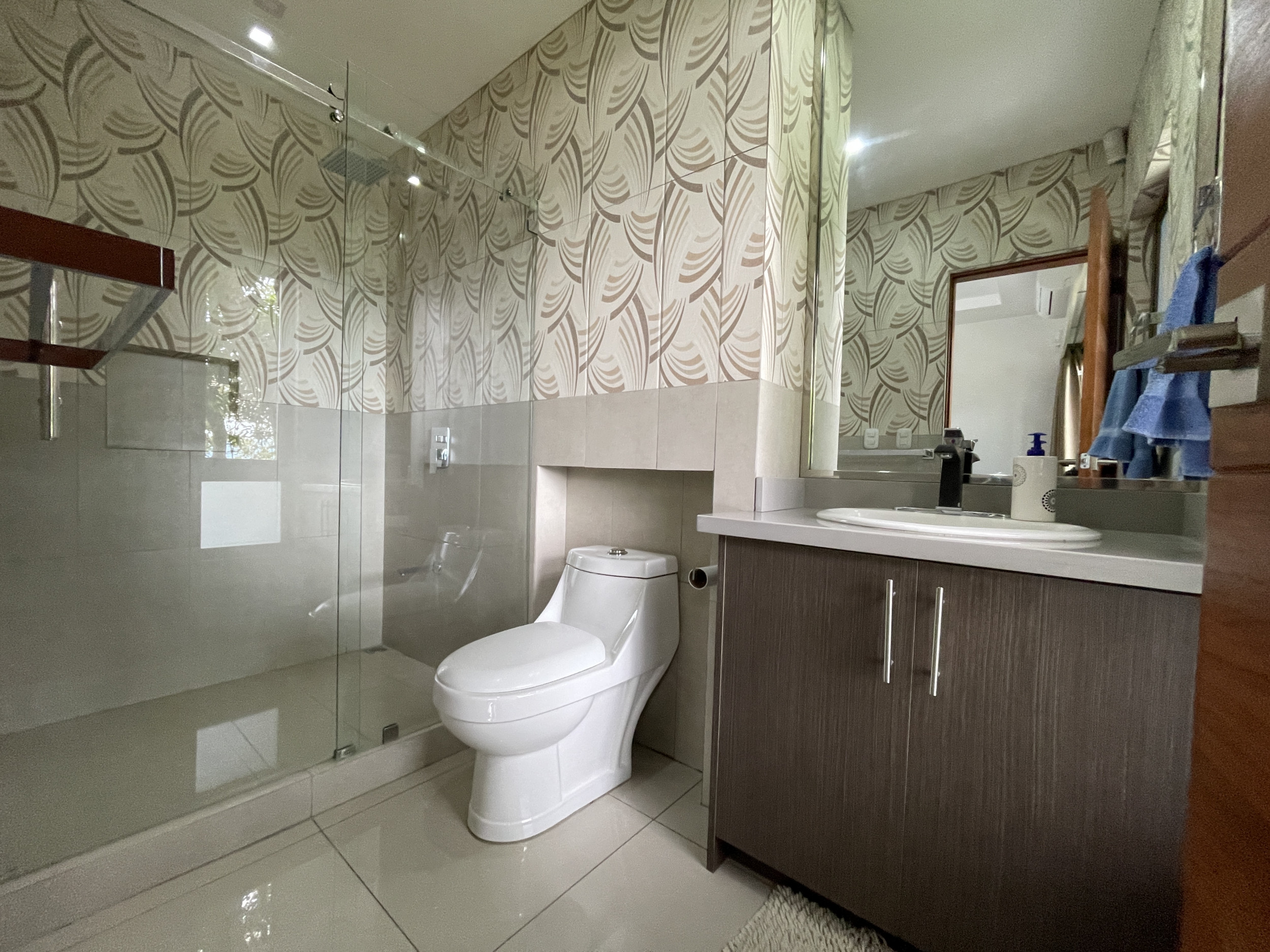 Modern Home for Sale with Views in Brasil de Mora, Ciudad Colón, San José