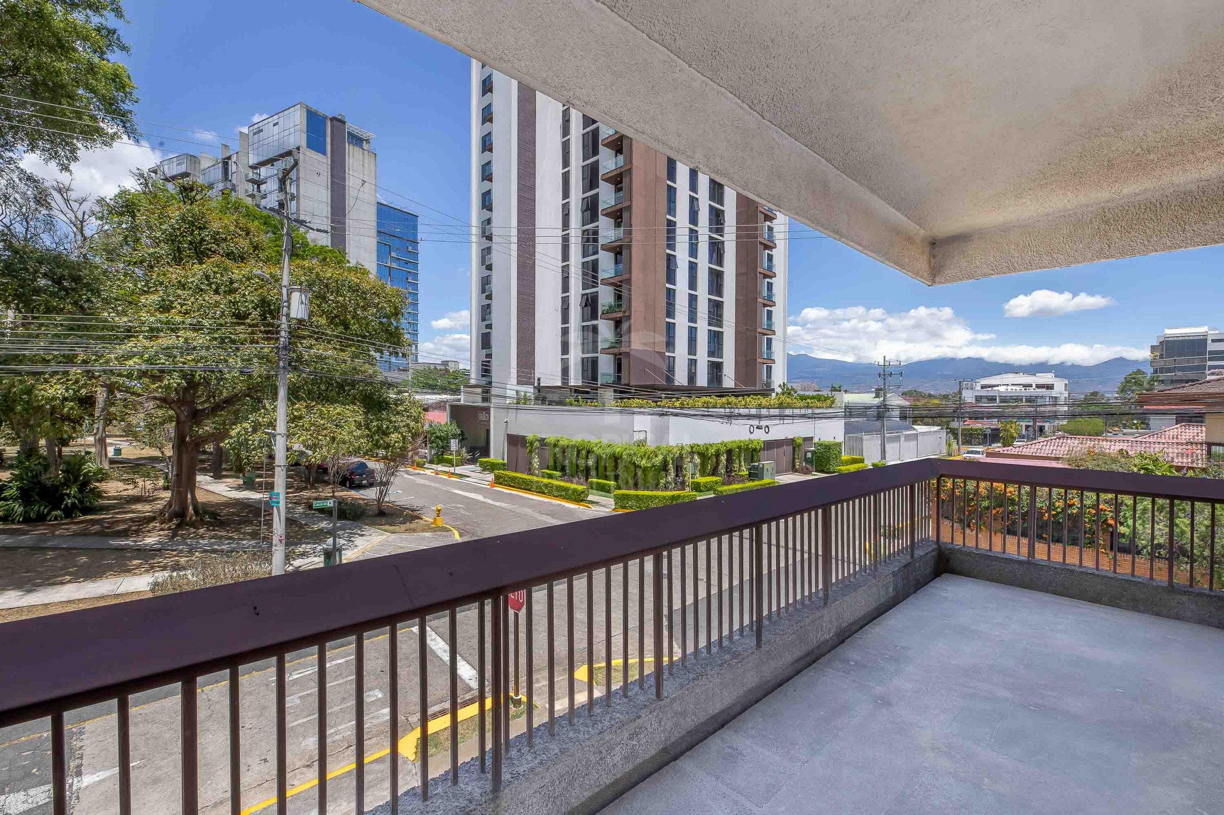 Luxury Apartment for Sale in Rohrmoser – Wraparound Balcony & Park Views