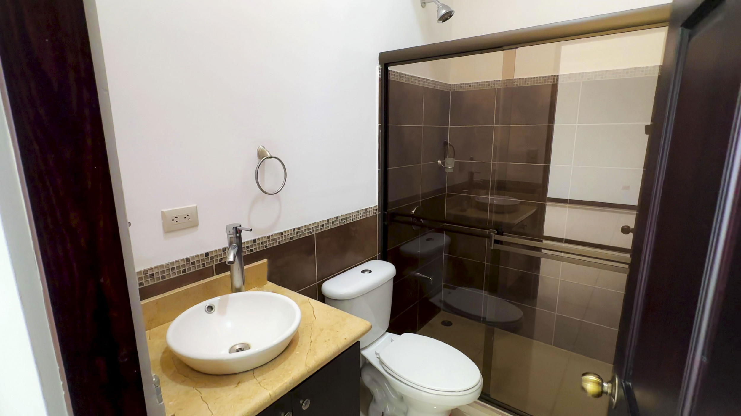 Modern 2-Bedroom Condo in Monte Blanco, Heredia